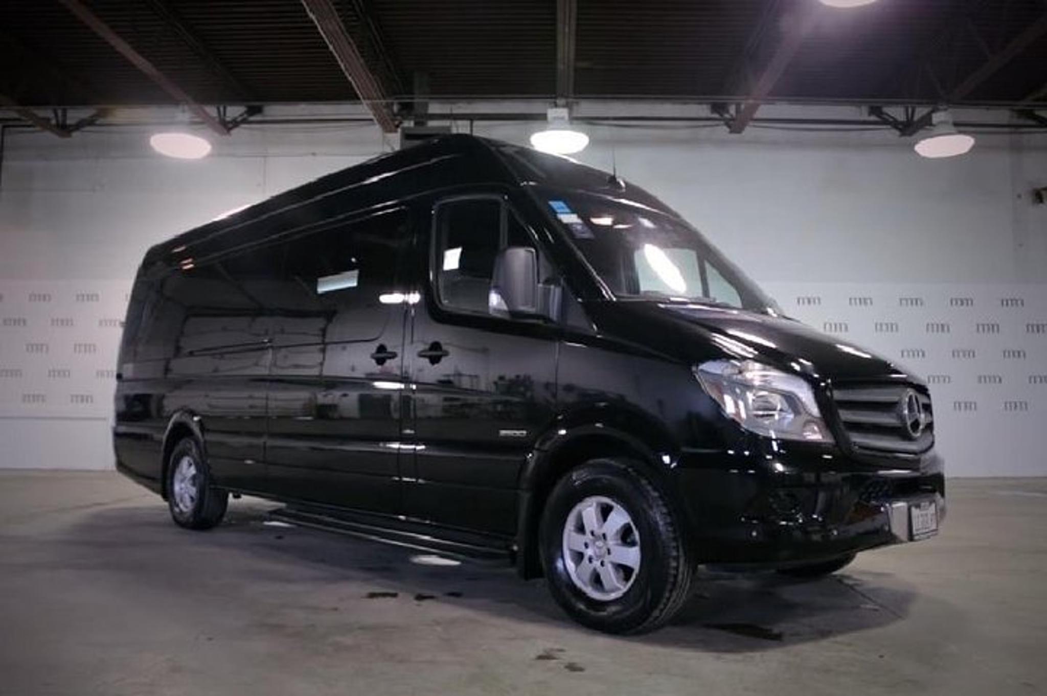 Chicago Private Transfer by Mercedes Sprinter
