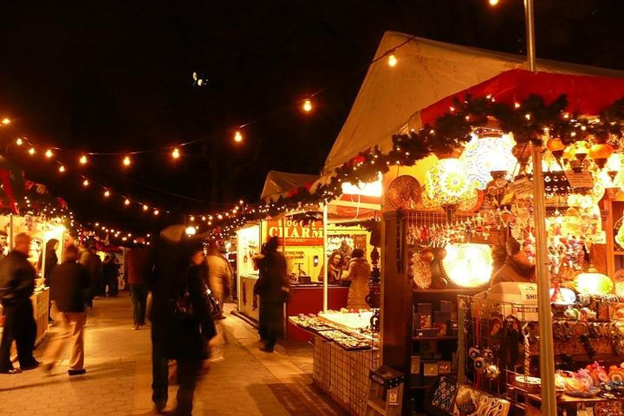New York City Christmas Lights and Markets Walking Tour - Image 3