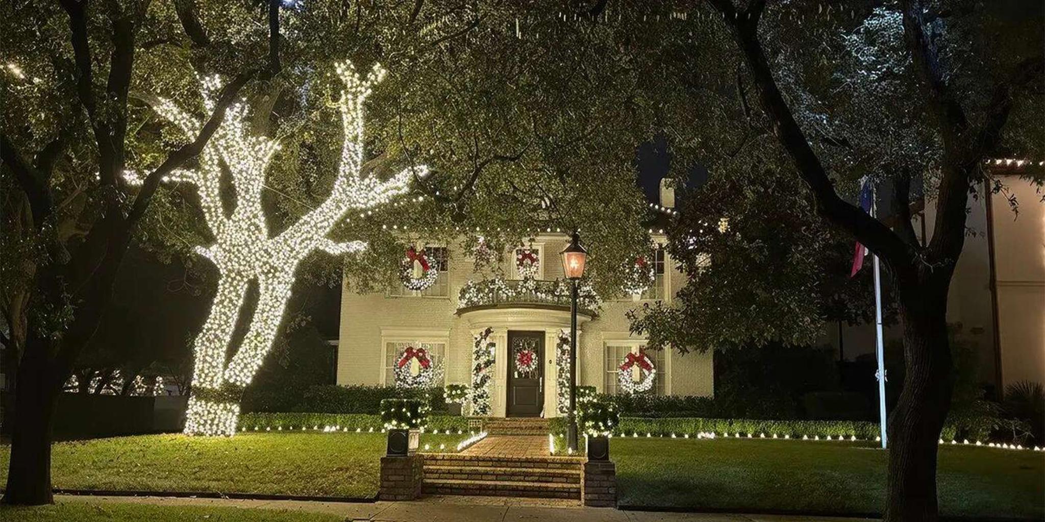 Dallas Holiday Lights Tour Highland Park - Image 6