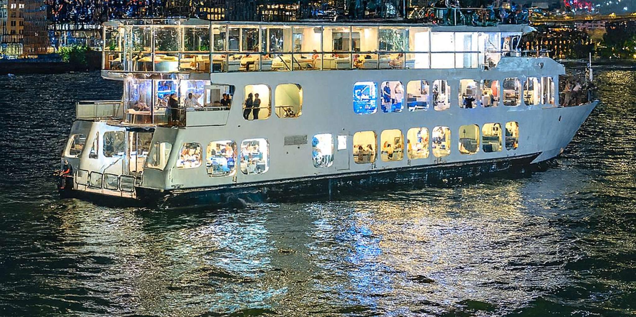 New York City New Year's Eve Fireworks Cruise - Image 4