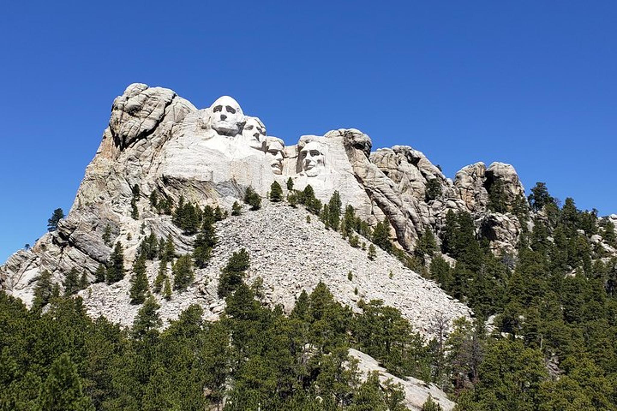 Mount Rushmore, Crazy Horse, and Custer State Park Private Tour - Image 2