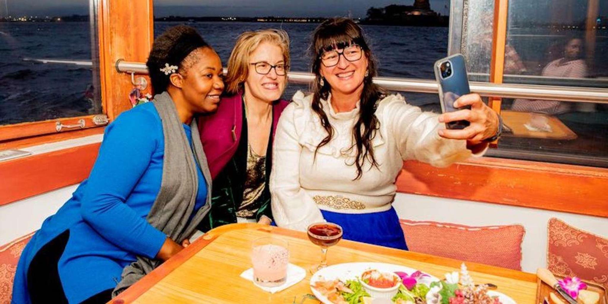 New York City Yacht Cruise with Drink