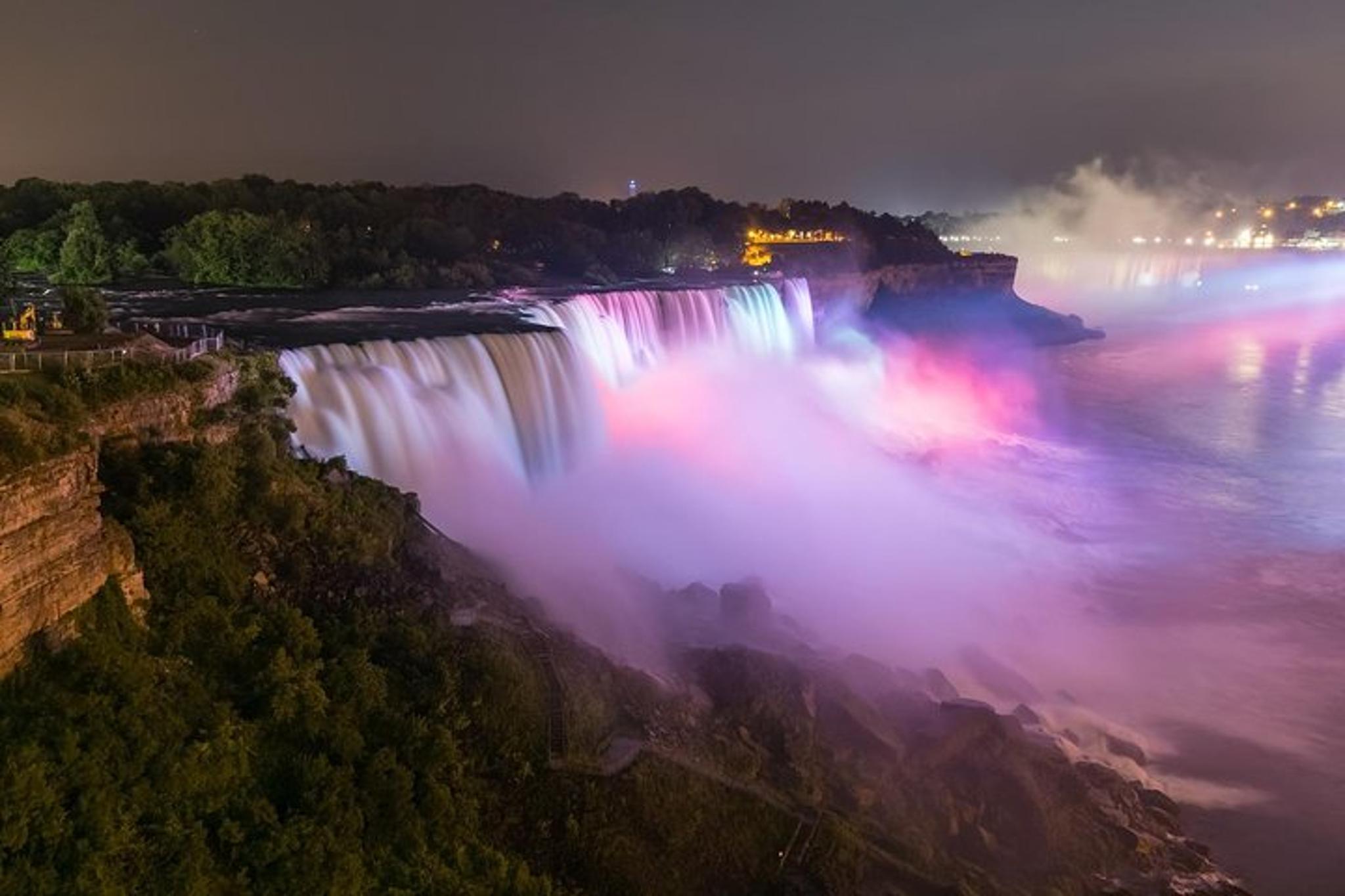 Niagara Falls Night Tour with Fireworks & Cruise - Image 5