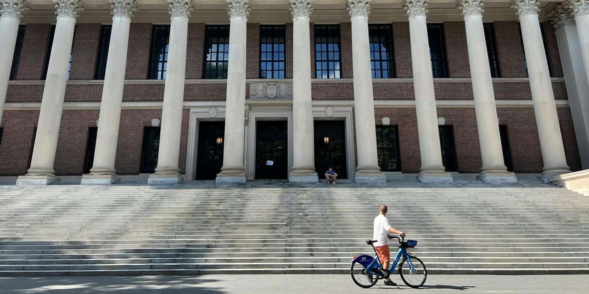 Cambridge Harvard University Walking Tour with T-Shirt - Image 3