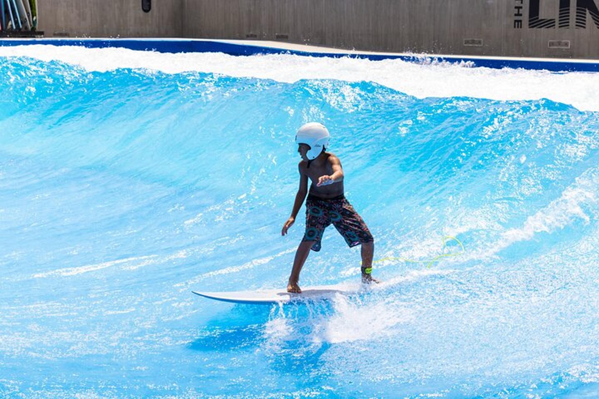 Waikiki Lagoon & Surf Experience with Outlet Shopping - Image 6