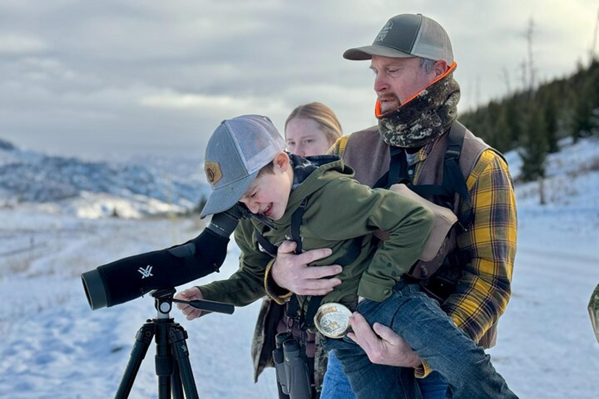 Yellowstone Winter Wildlife and Snowshoe Tour - Image 3