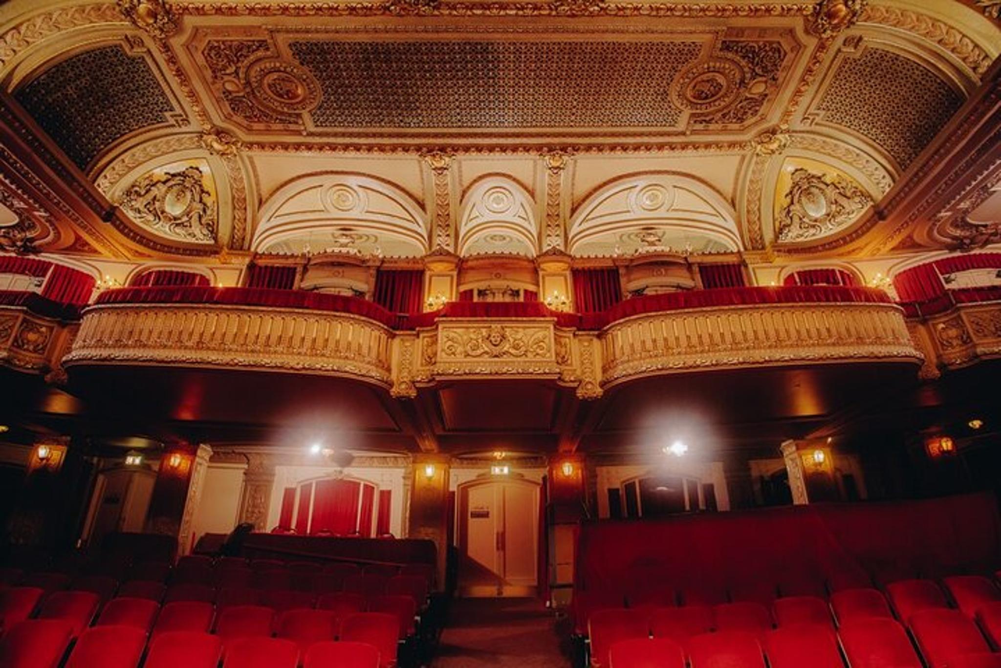 Chicago Theatre Tour - Image 4