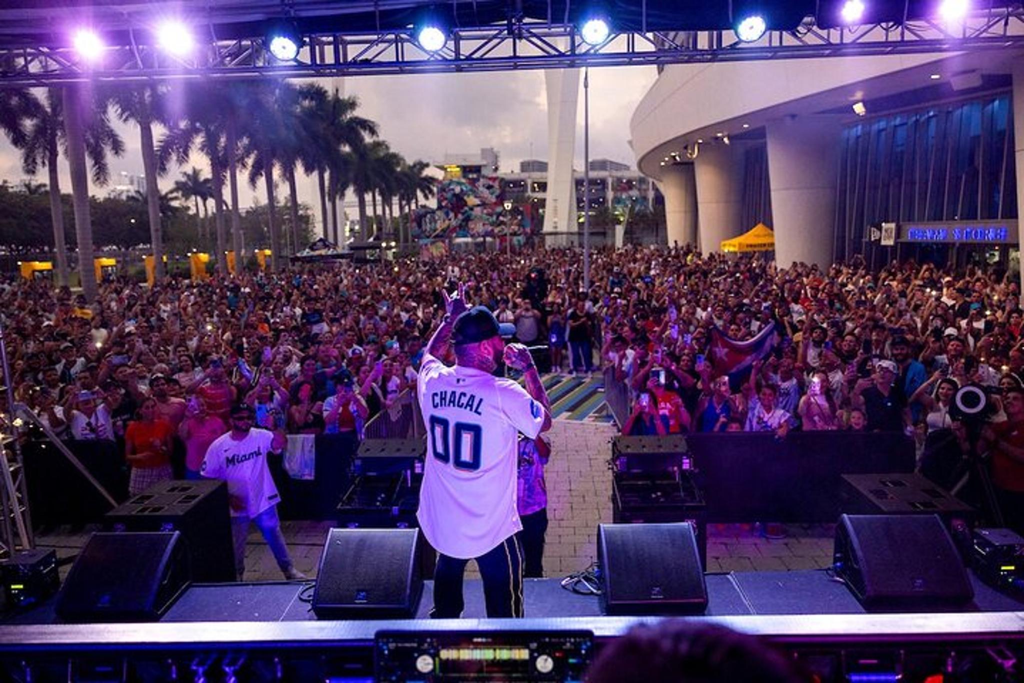 Miami Stadium Tour of LoanDepot Park - Image 6