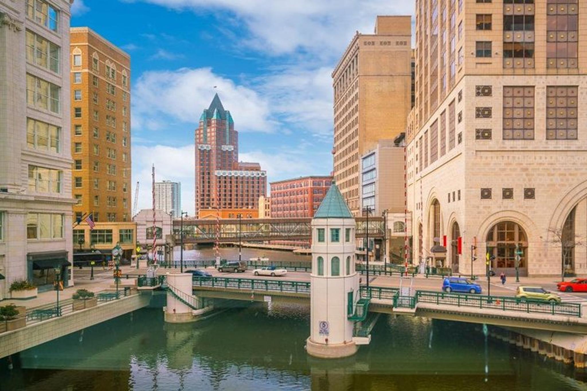 Milwaukee Scavenger Hunt: A Splash of Color - Image 3