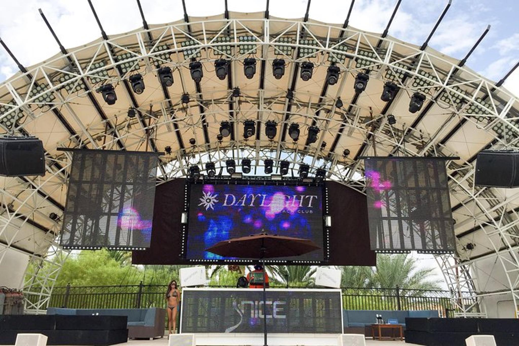 Las Vegas Pool Party Tour - Image 4