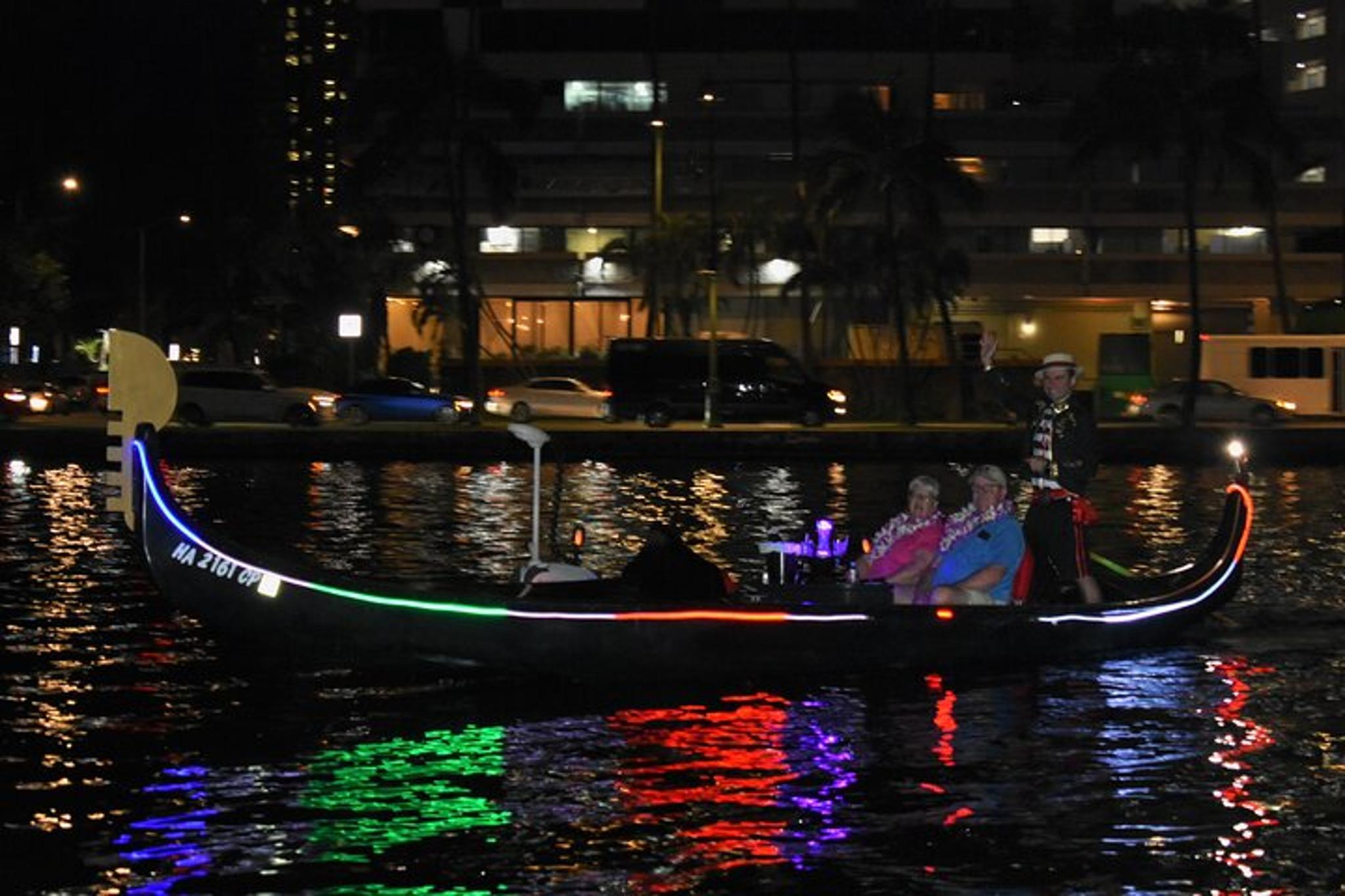 Waikiki Gondola Cruise with Lei and Pastries - Image 3