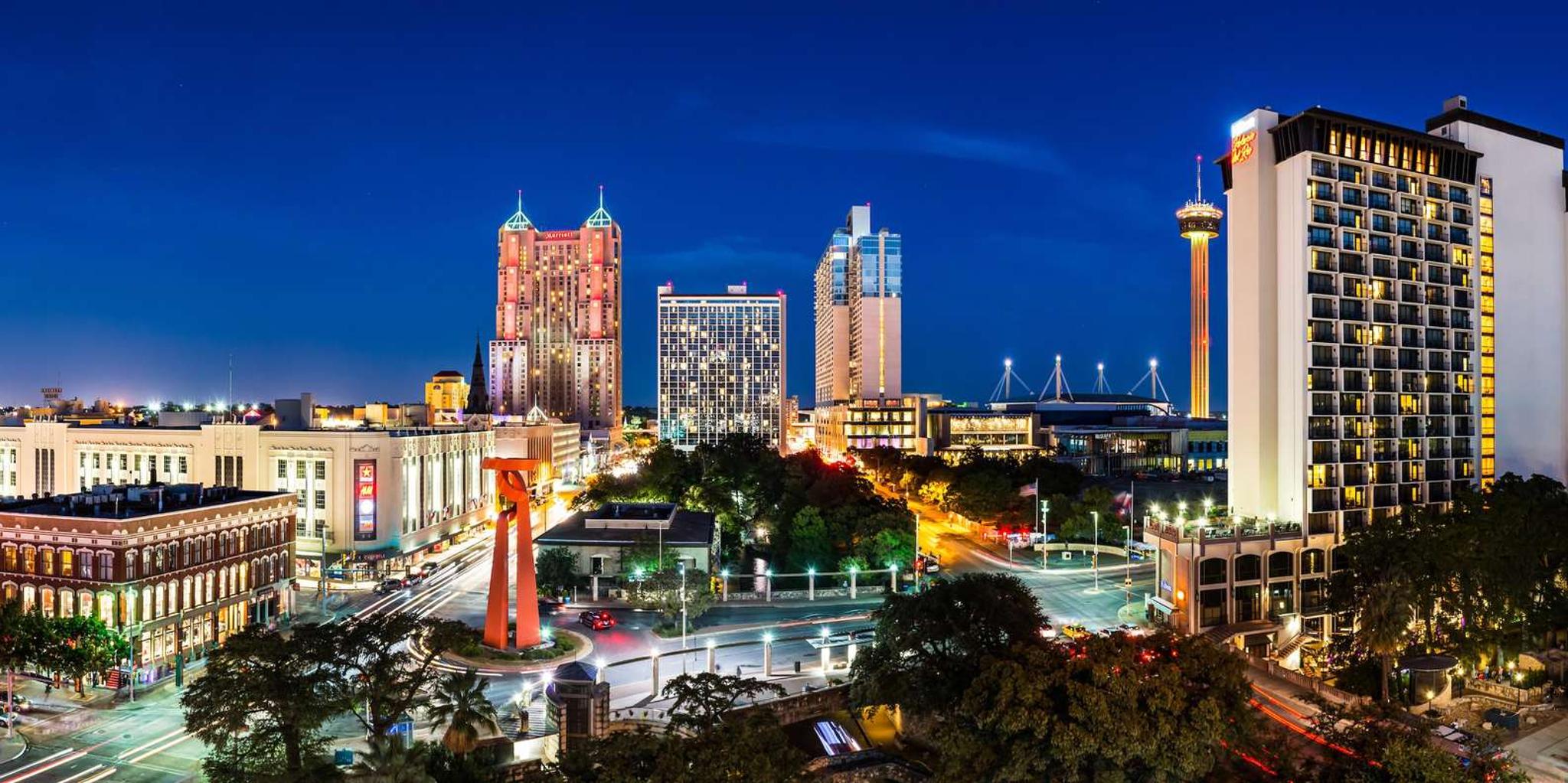 San Antonio Night Tour with Riverwalk Cruise - Image 2