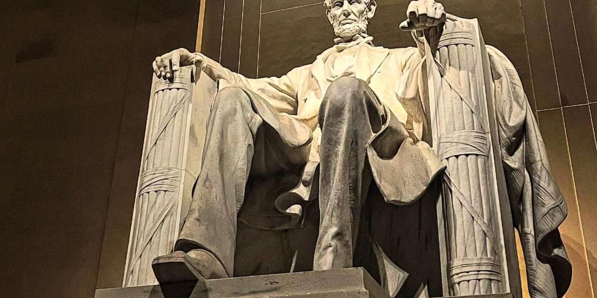 Washington DC Monuments Walking Tour at Sunset