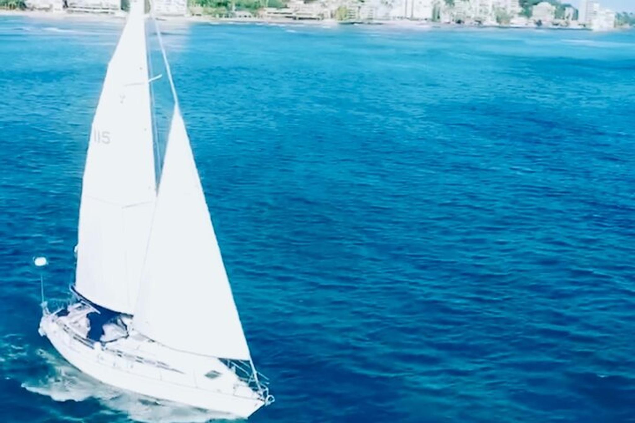 Waikiki Fireworks Night Sail - Image 2