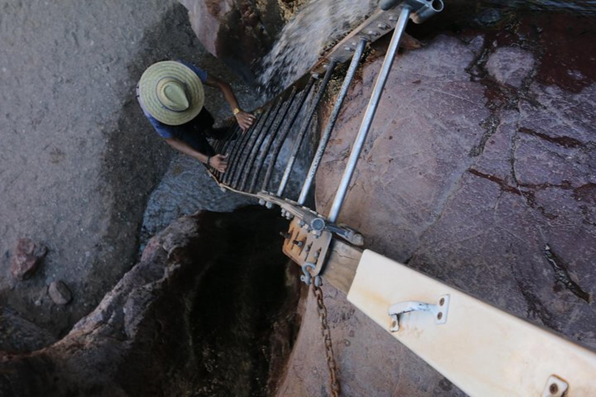 Las Vegas Hiking Adventure in White Rock Canyon - Image 4