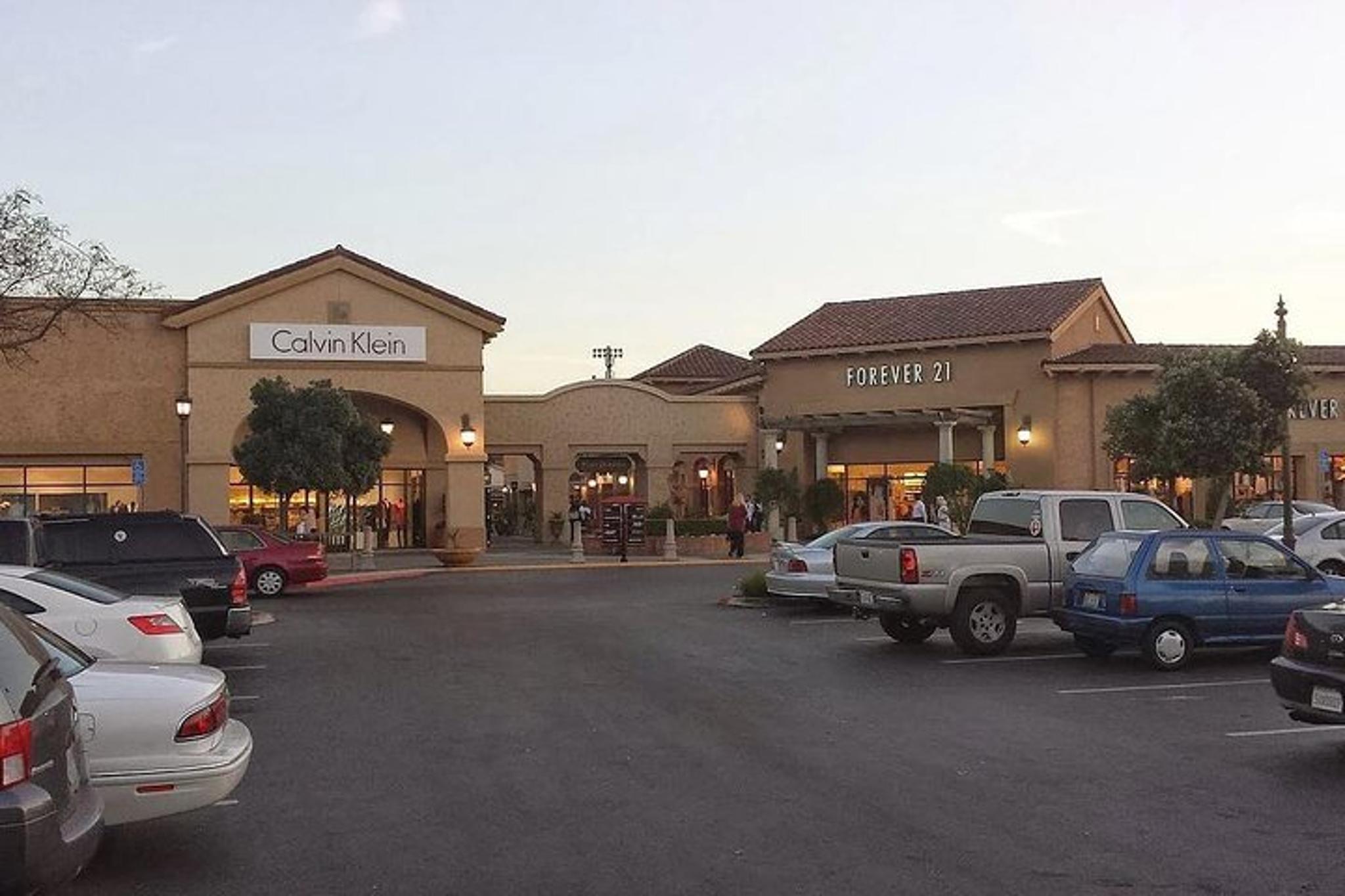 San Diego Shopping Tour to Las Americas Outlet - Image 5