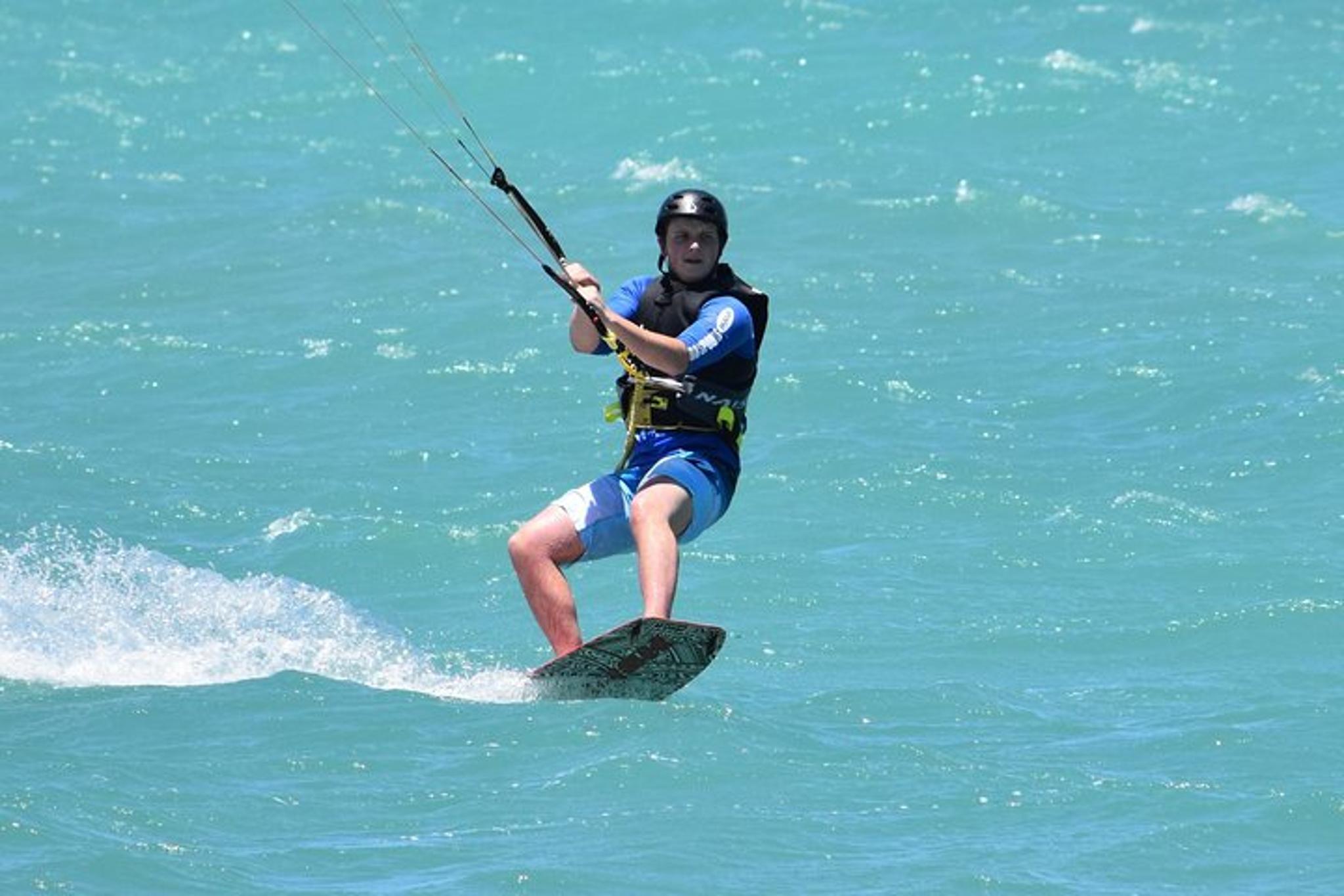 Kahului Kiteboarding Course at Kanaha Beach - Image 1