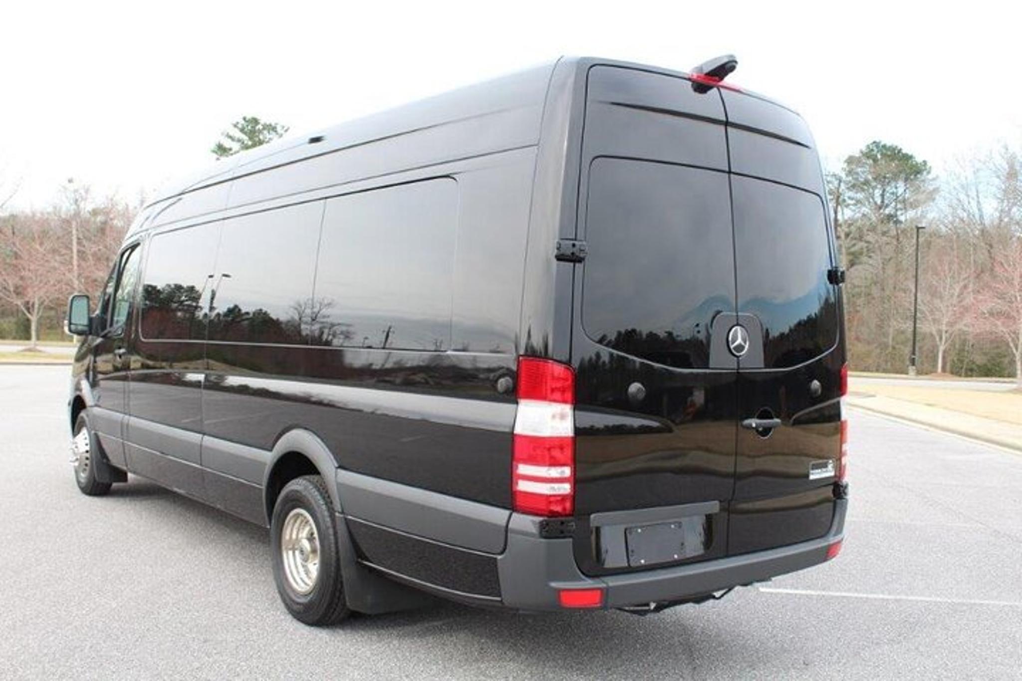 Las Vegas Private Airport Transfer by Limo - Image 4