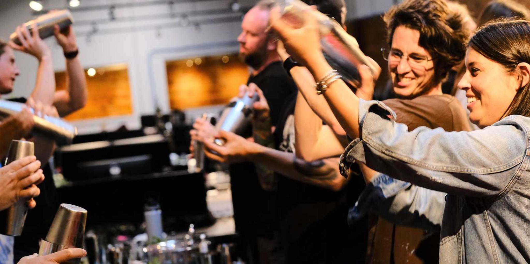 Los Angeles Cocktail-Making Class with Mixologist 1.5 hr - Image 1