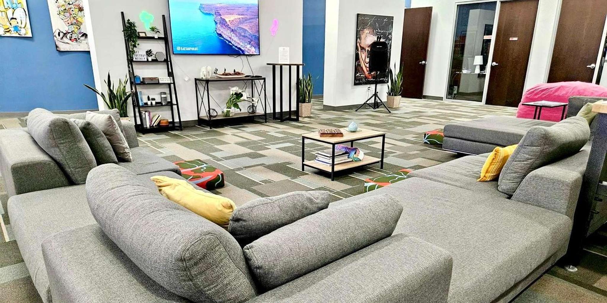 Miami Cruise Lounge Access with Luggage Storage - Image 3