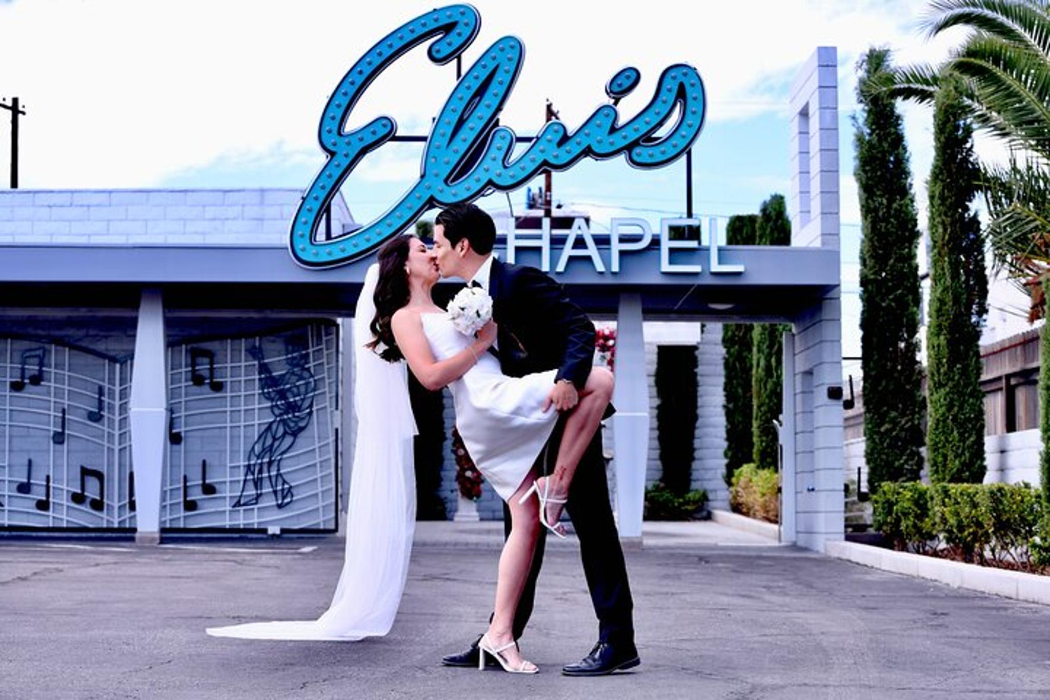 Las Vegas Elvis Chapel Wedding and Vow Renewal 1 hr - Image 3