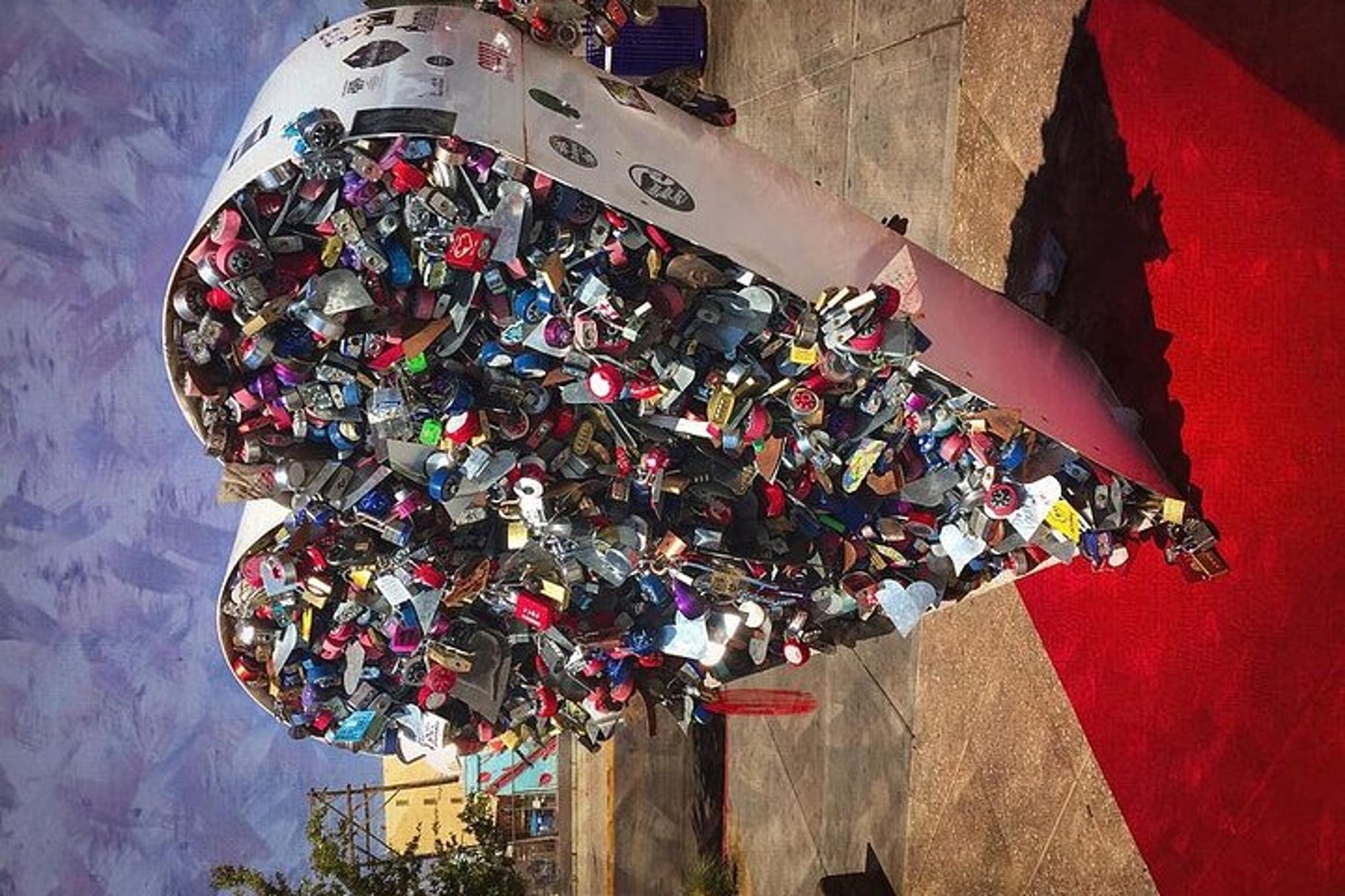 Las Vegas Street Art and Architecture Photo Tour - Image 6