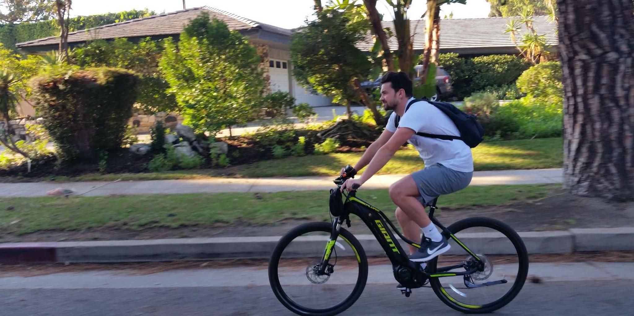 Los Angeles Bike Rental: Pedal or Electric Options