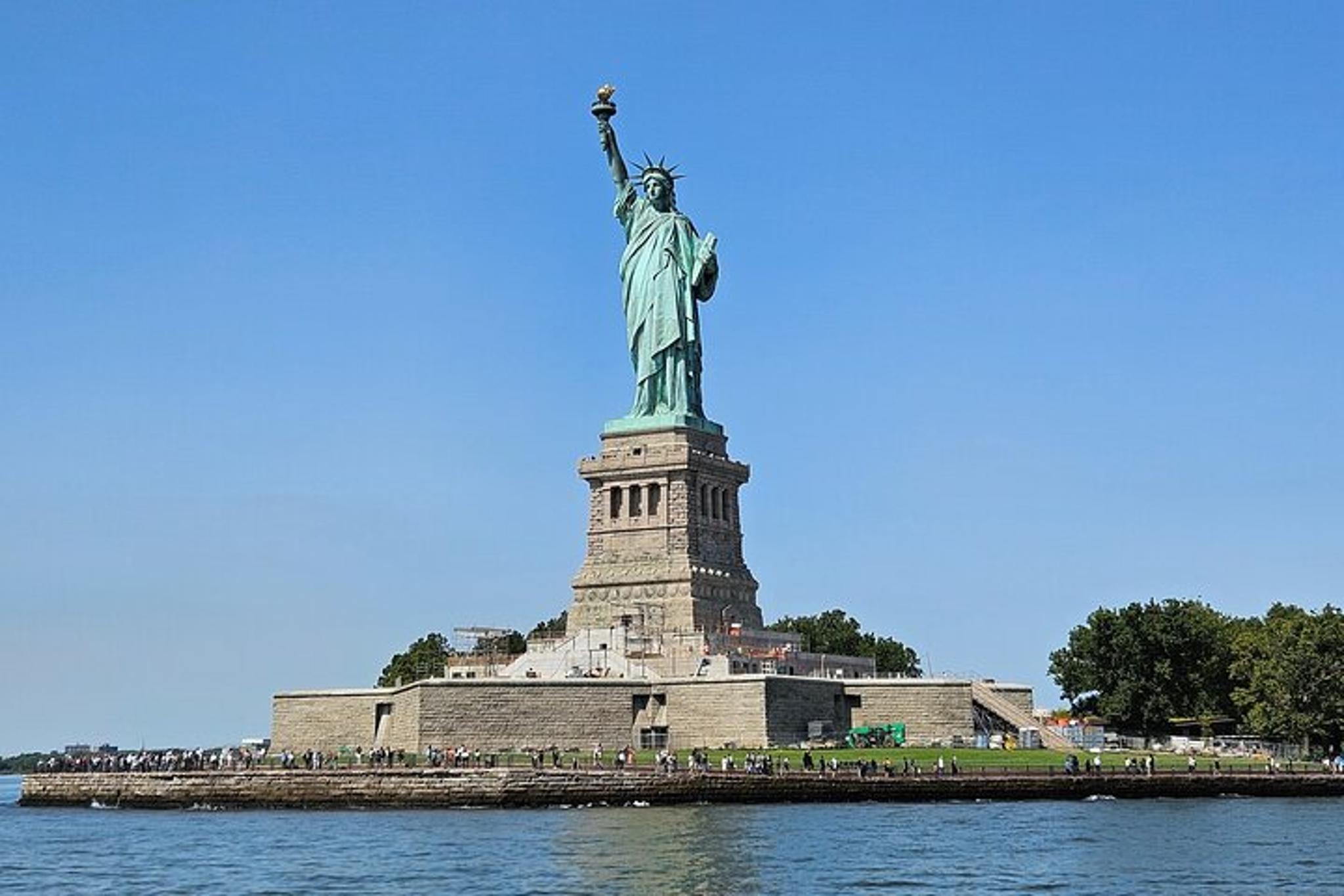 New York Statue of Liberty and Ellis Island Tour - Image 4