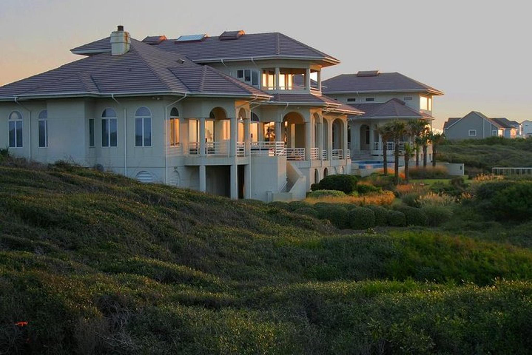 Hamptons and Long Island Wineries Private Tour - Image 3