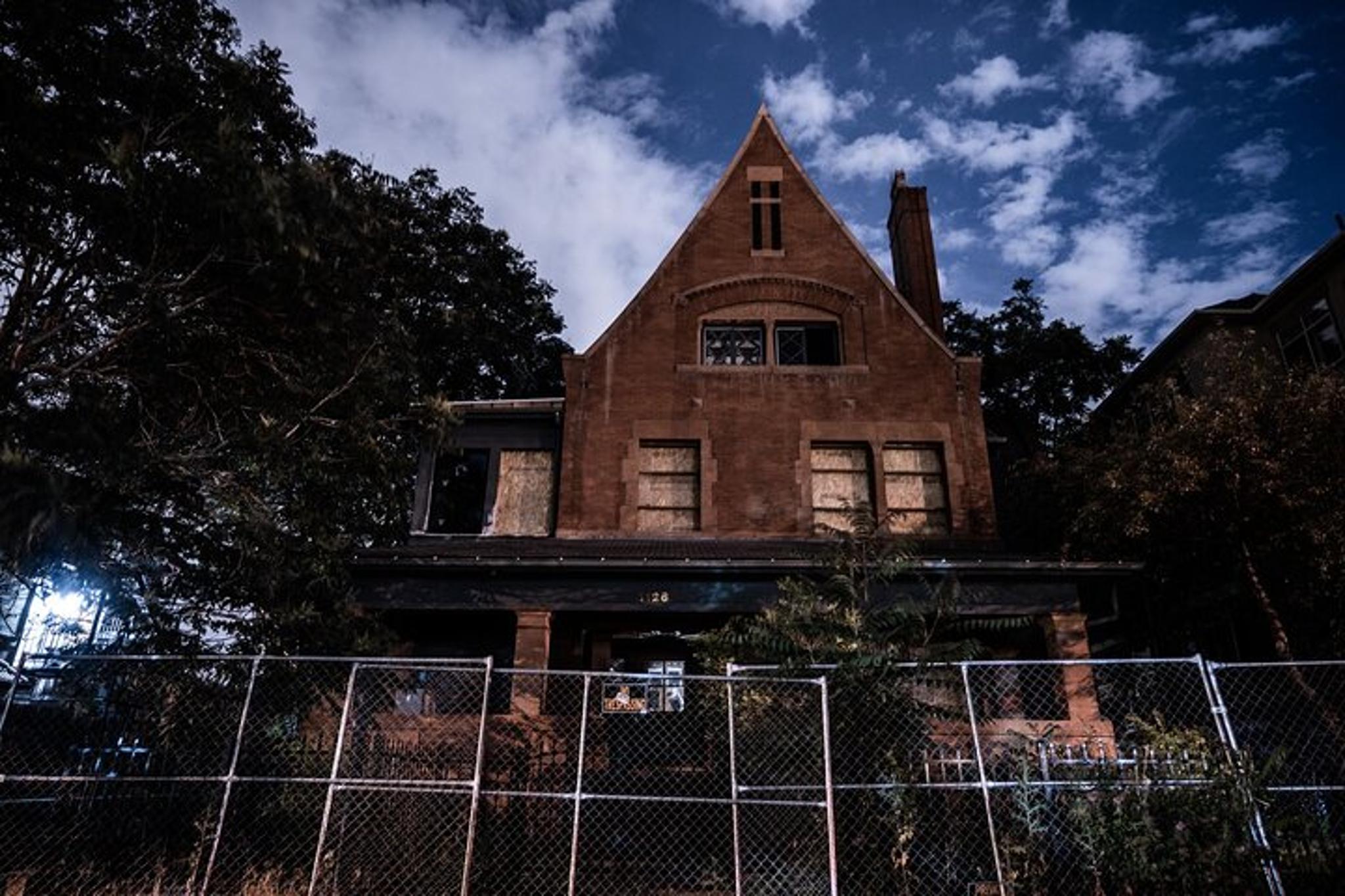 Denver Ghost Tour: Gaslights, Graves, & Gold - Image 4