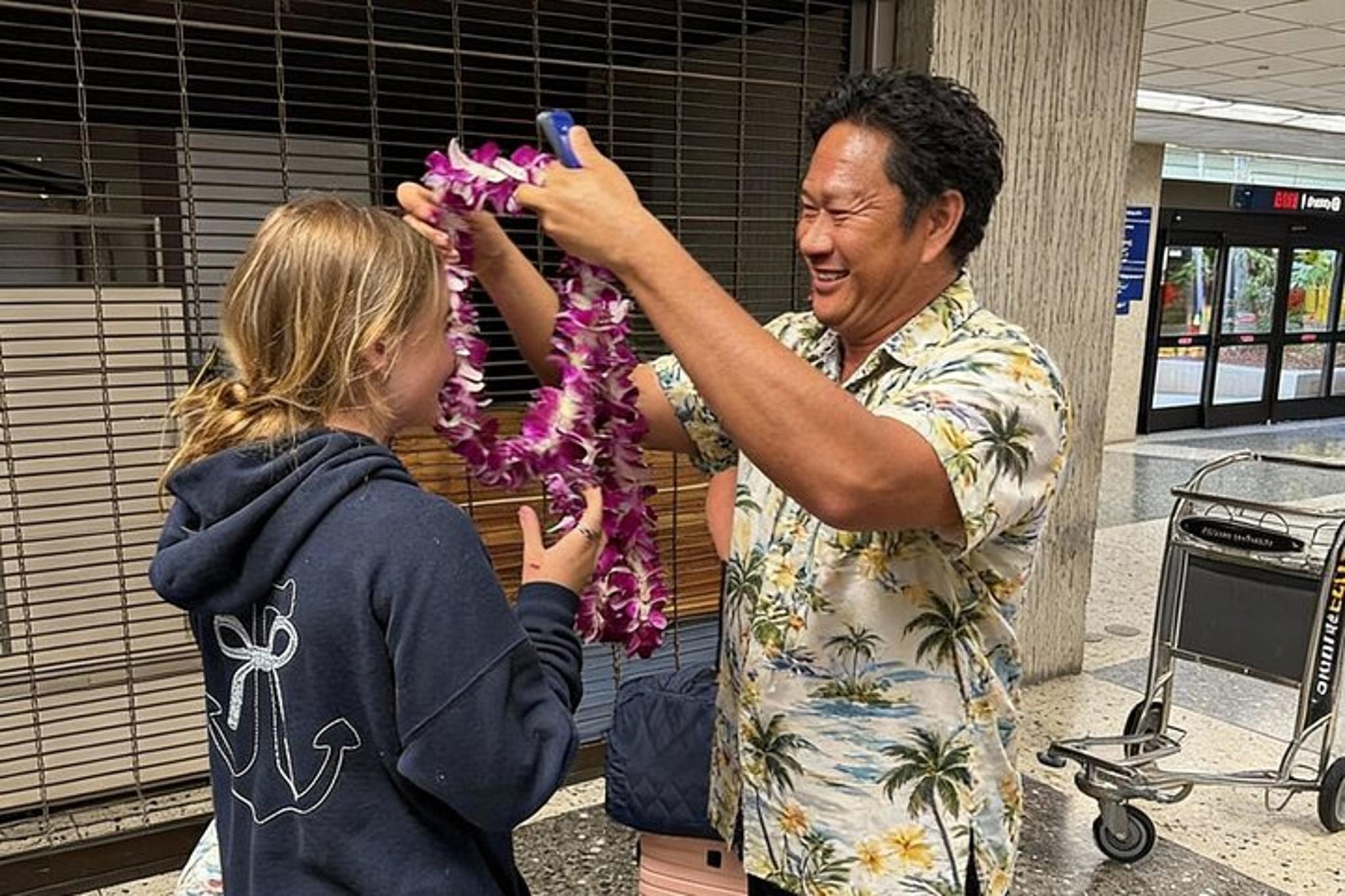 Honolulu Private Transfer with Lei Greeting - Image 4