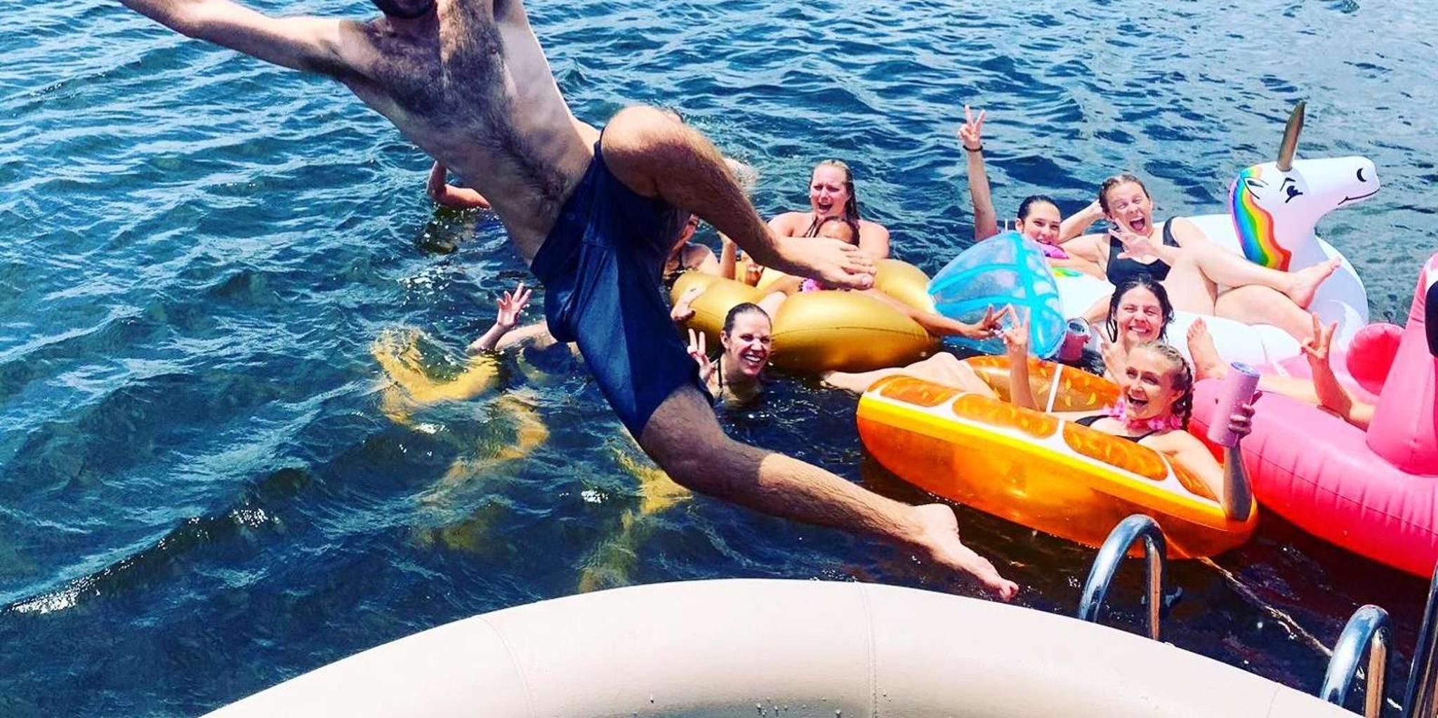 Fort Lauderdale Pontoon Boat Tour with Captain