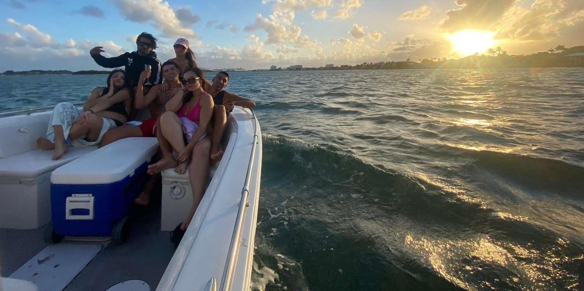 Miami Sunset Boat Tour with Champagne - Image 2
