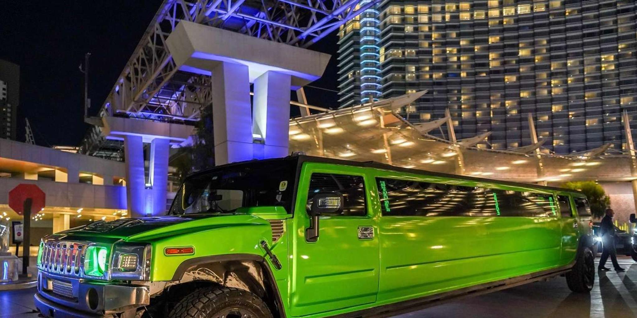 Las Vegas Limo Tour with Champagne and Nightclub Entry