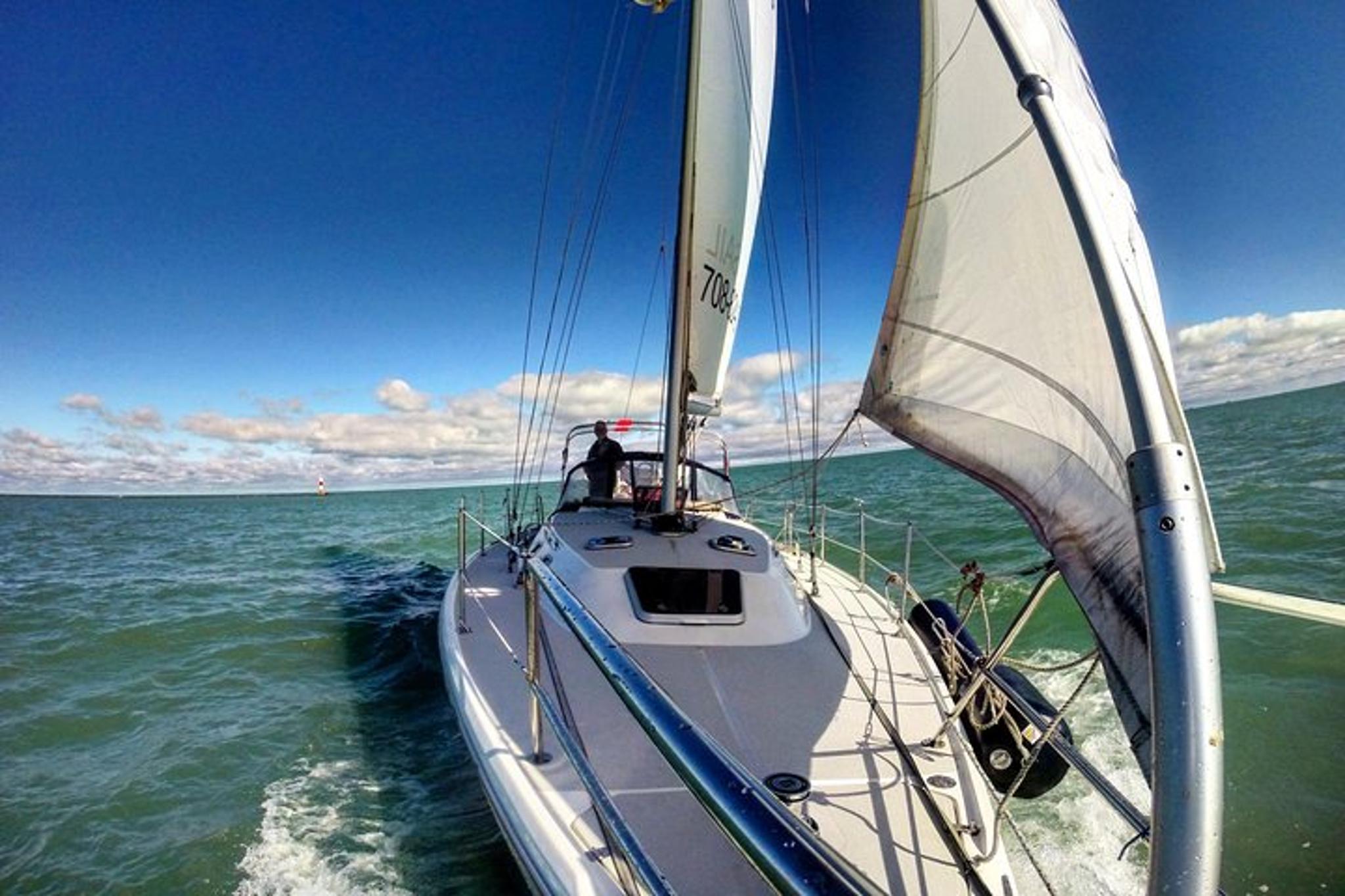 Chicago Sailing Tour on Lake Michigan - Image 3