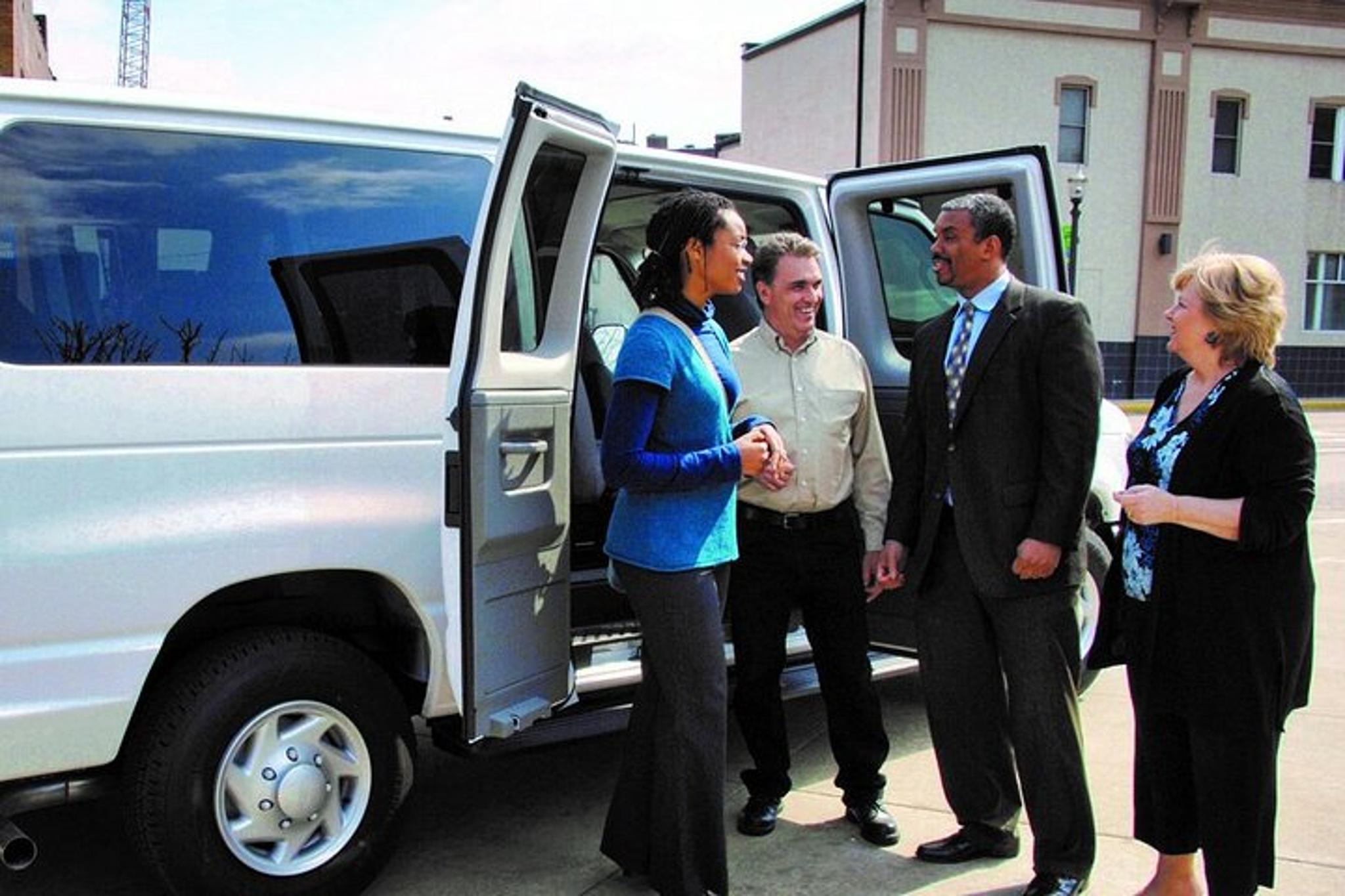 Orlando Airport Shuttle Service - Image 3