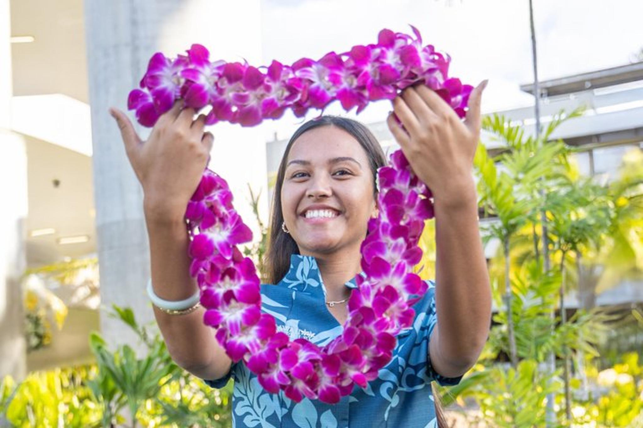 Lihue Airport Lei Greeting - Image 4