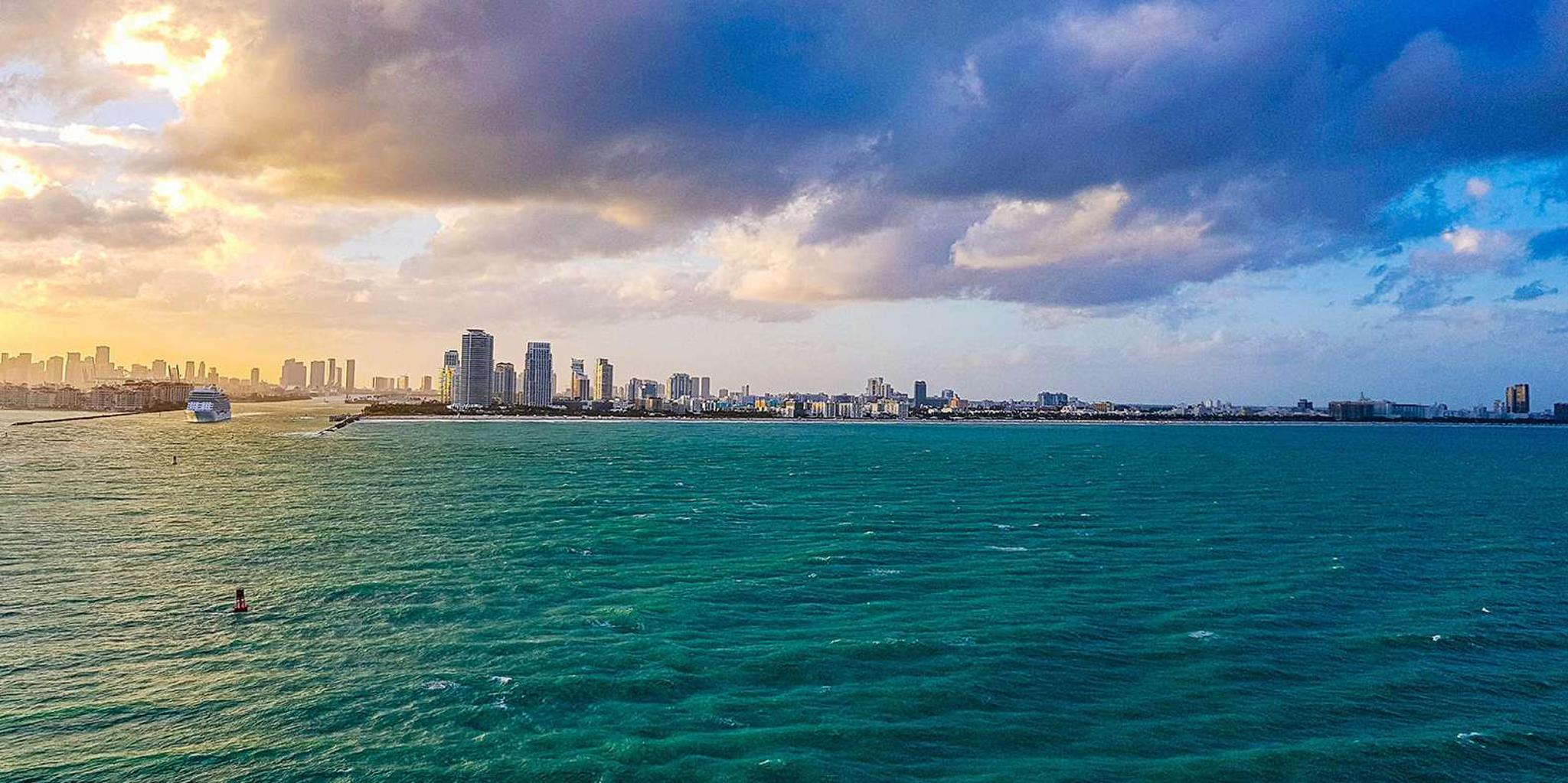 Miami Boat Tour: Mansions & Skyline - Image 5