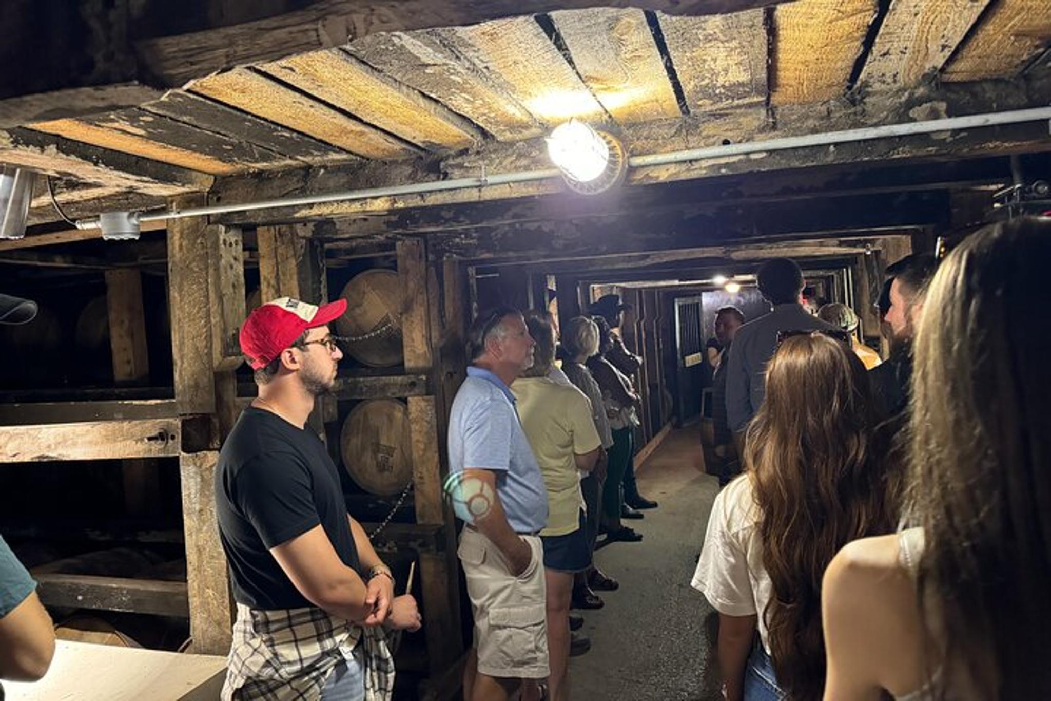 Kentucky Distillery Bourbon Experience - Image 3