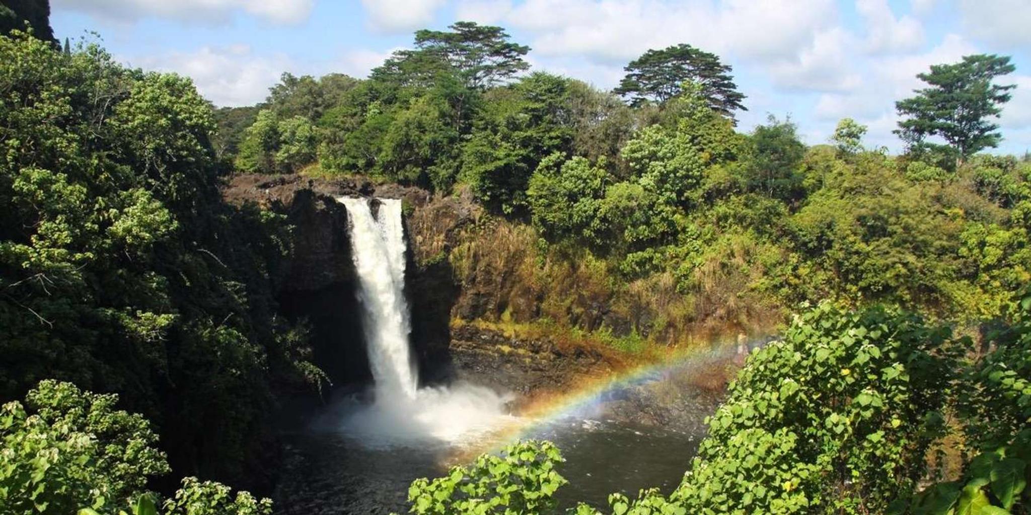 Hilo Volcano, Waterfalls and Beach Tour with Lunch 7 hr - Image 2