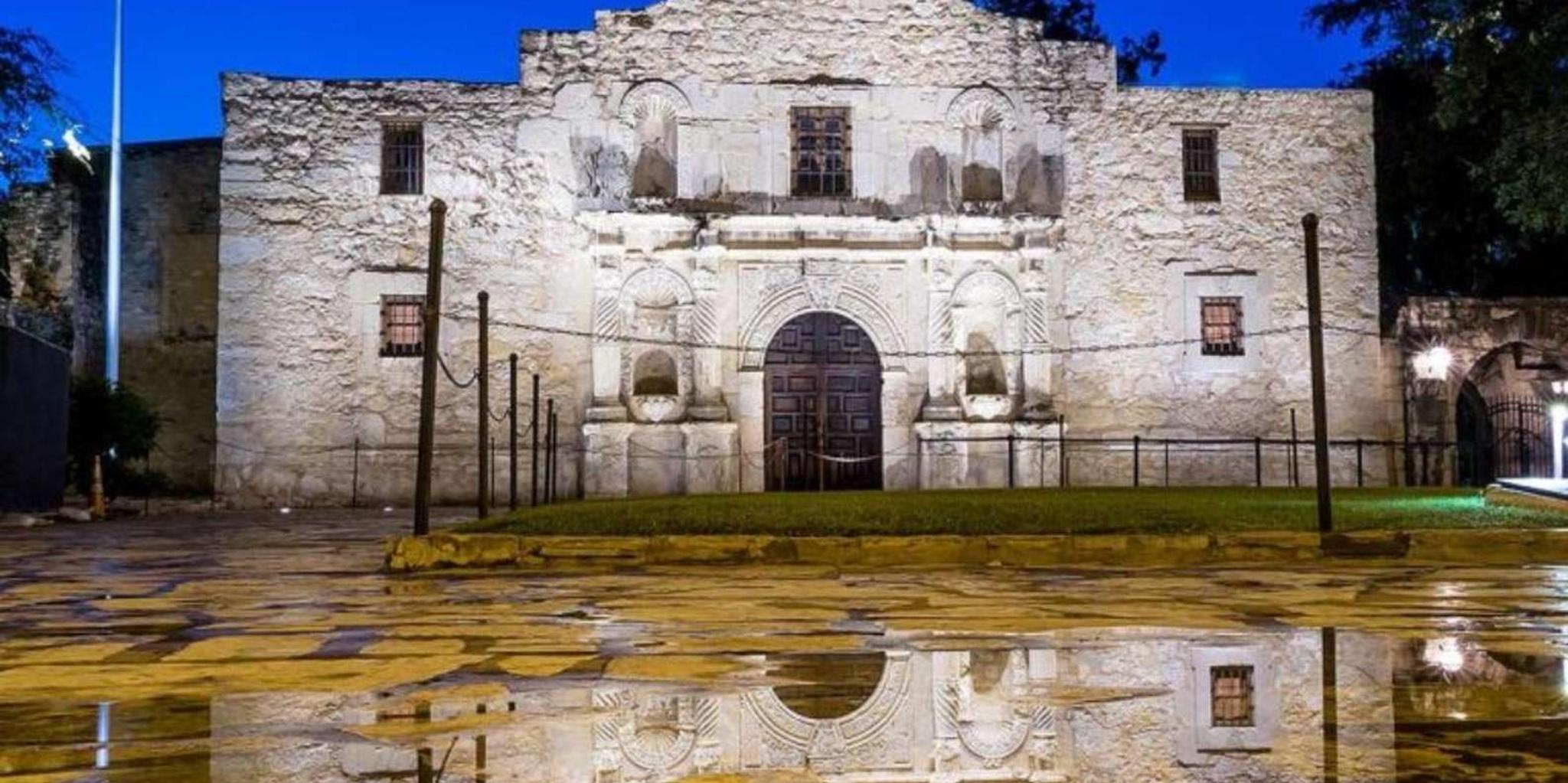 San Antonio City Lights Night Trolley Tour - Image 3