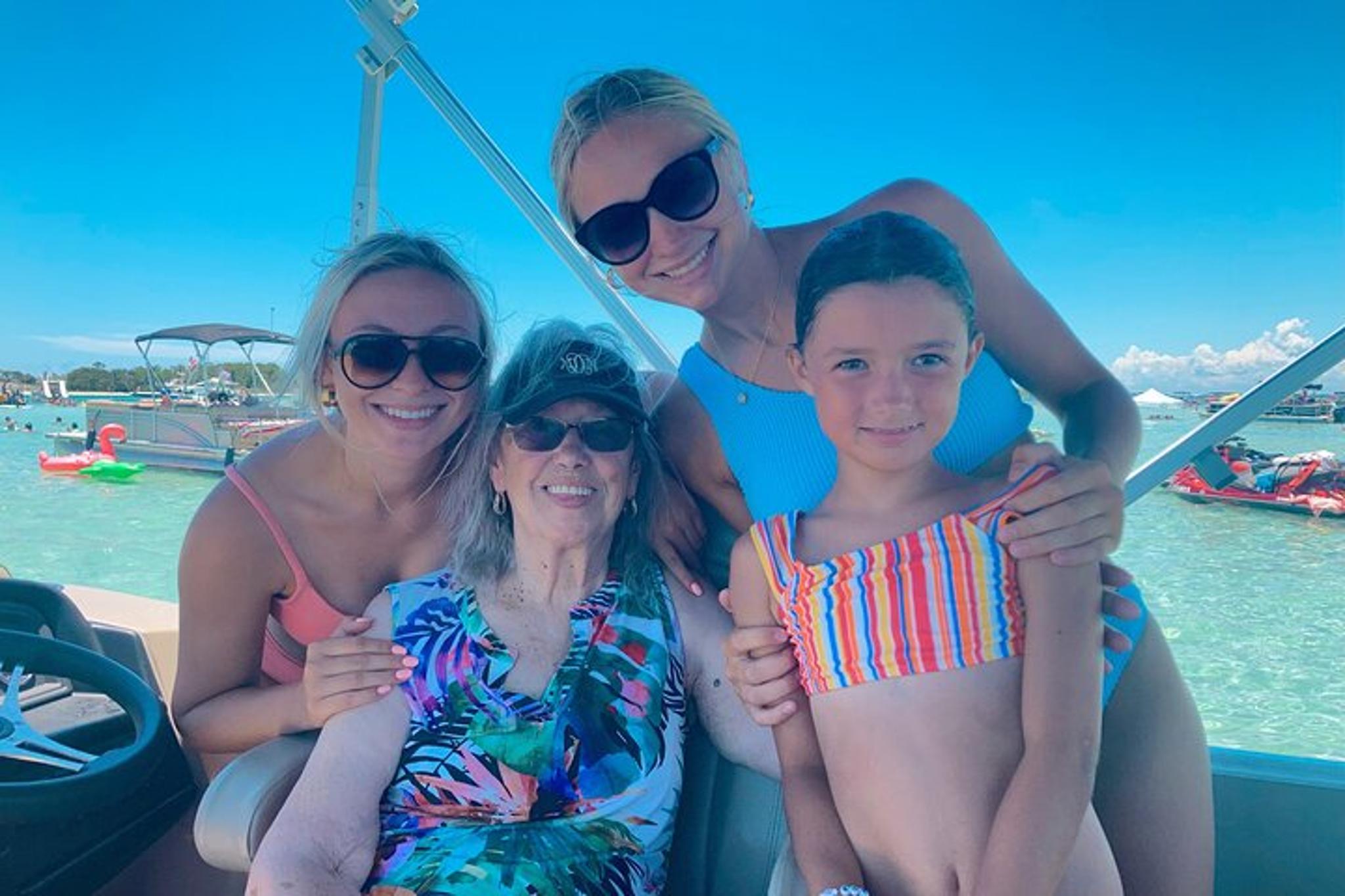 Fort Walton Pontoon Boat Rental 4 hr - Image 4