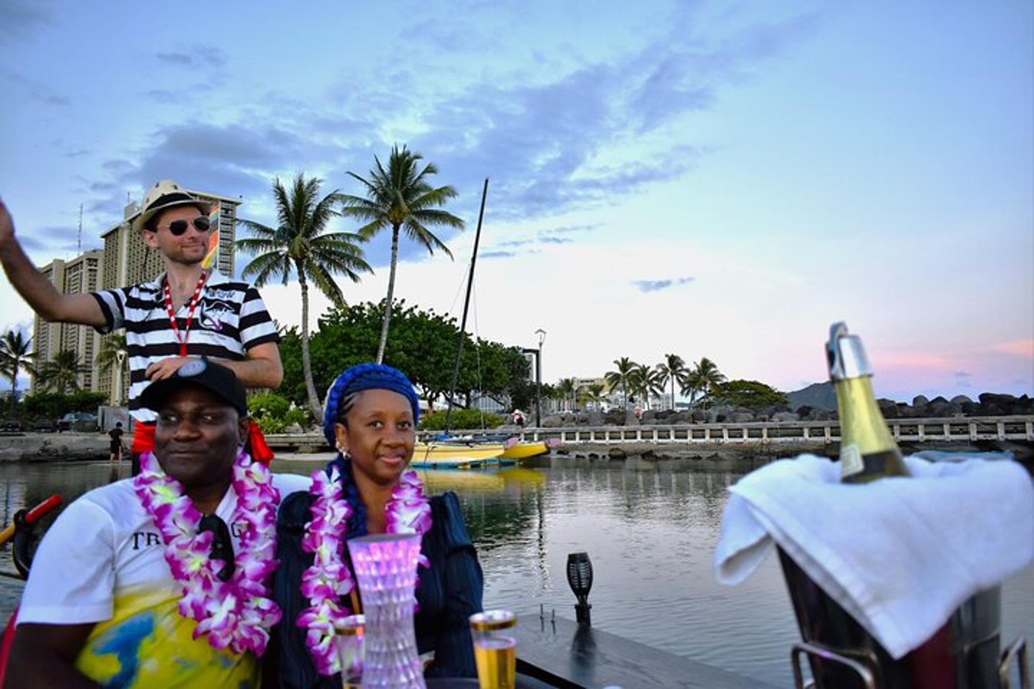 Waikiki Gondola Cruise with Lei and Pastries - Image 4