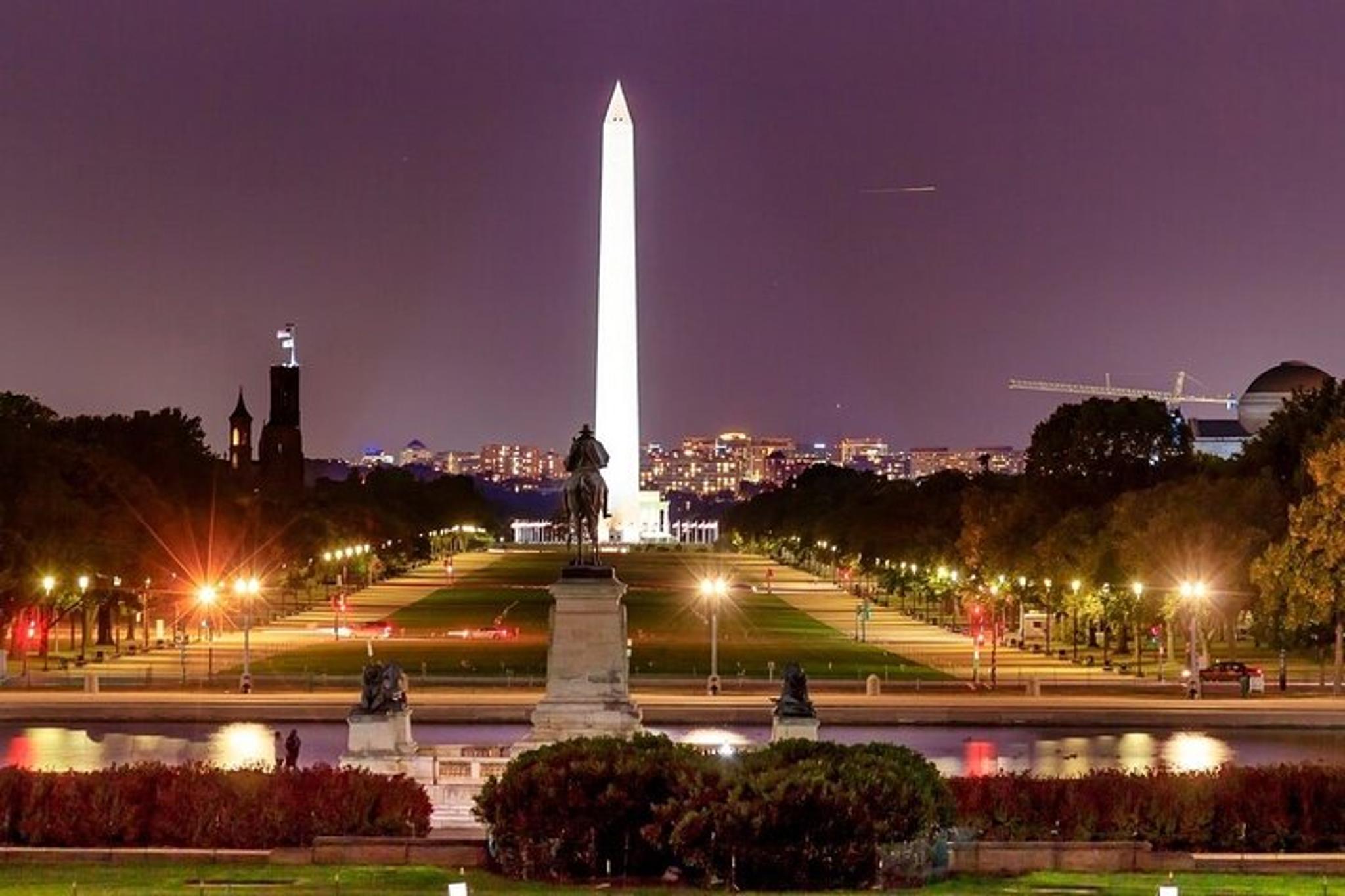 Washington DC Monuments Night Tour - Image 4