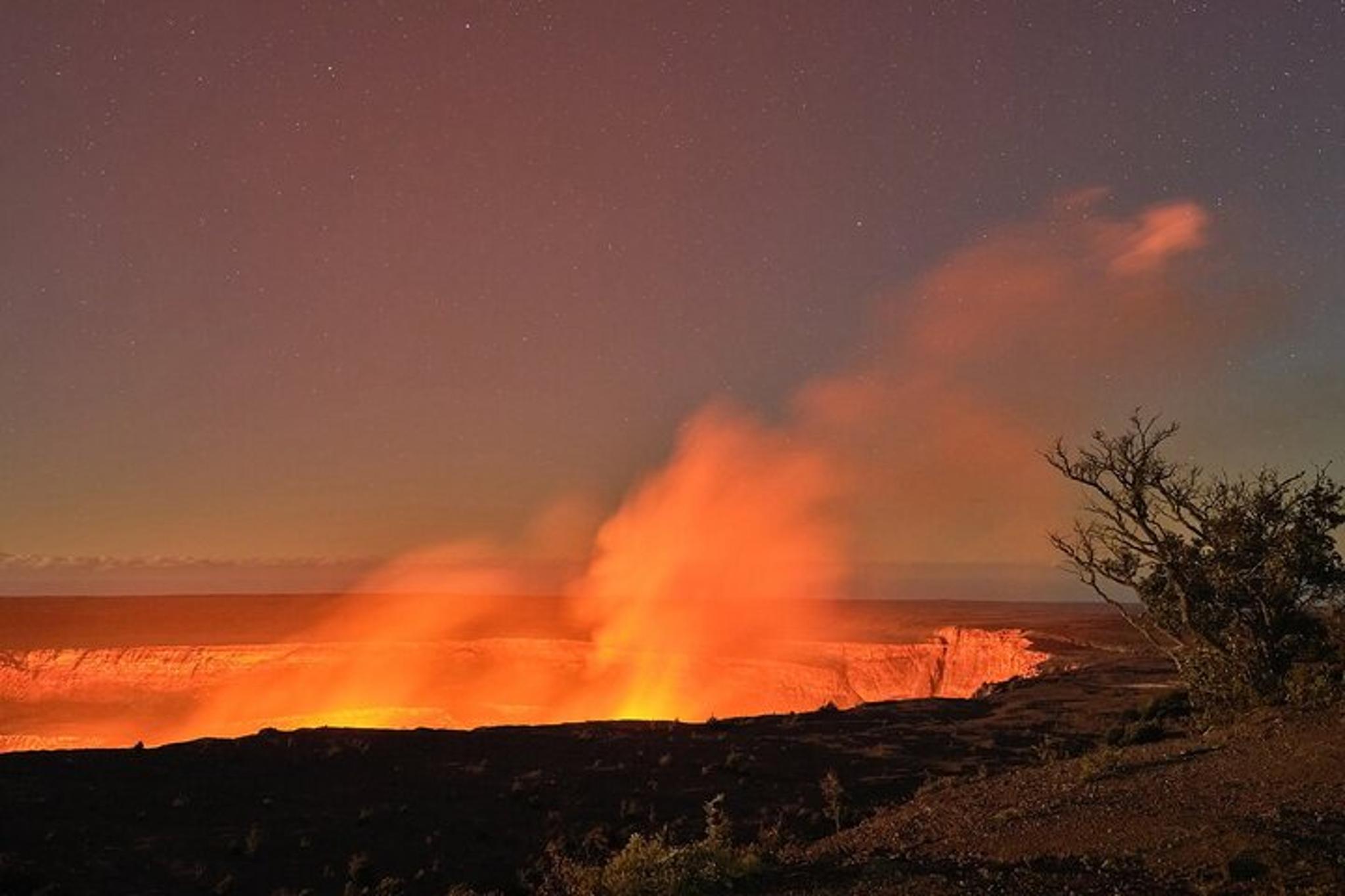 Hilo Volcanoes and Waterfalls Tour - Image 6