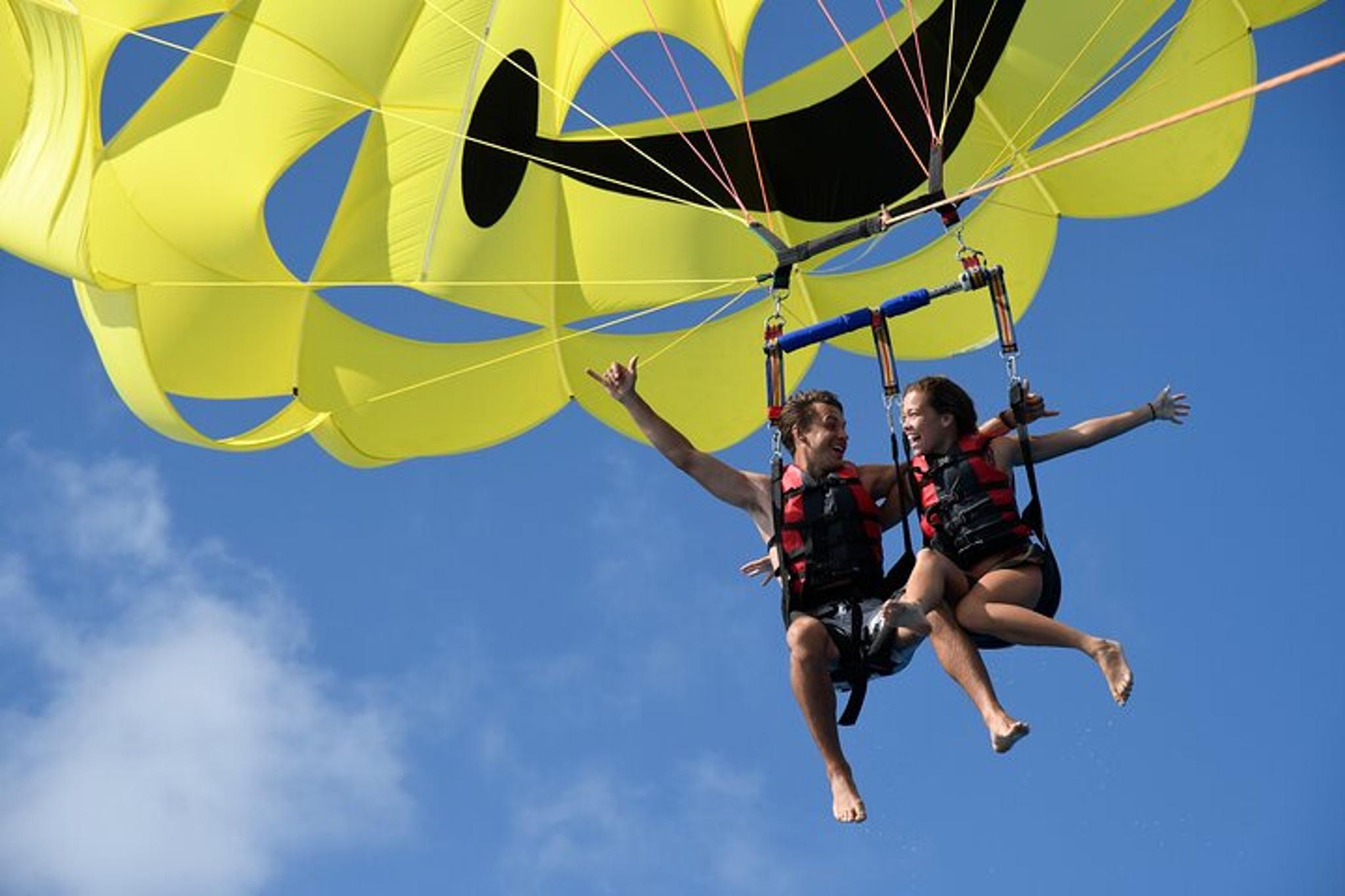 Honolulu Parasail and Banana Boat Adventure - Image 4