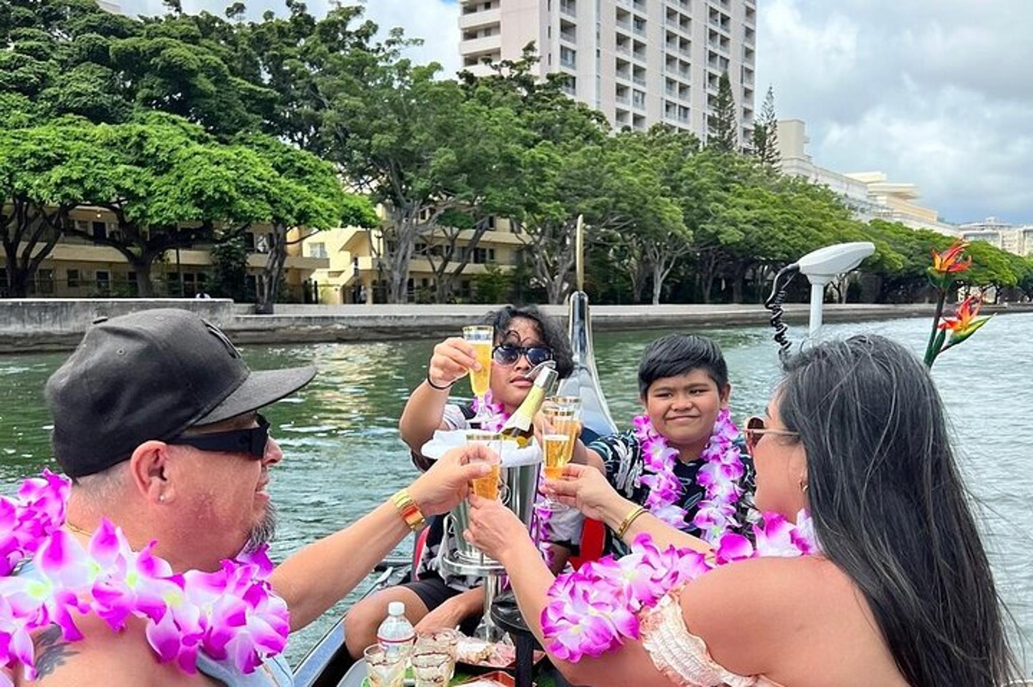 Waikiki Gondola Cruise with Lei and Pastries - Image 2