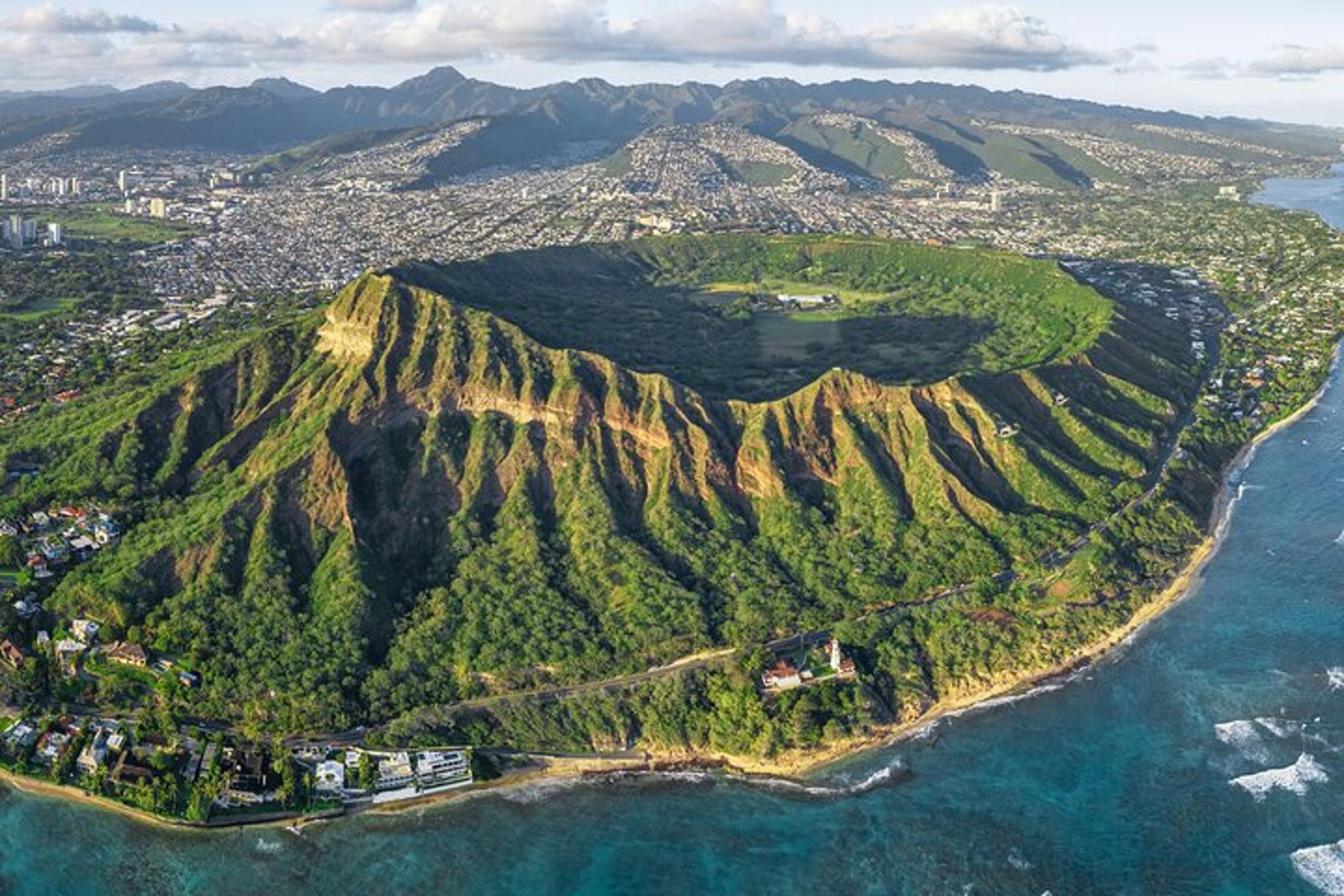 Honolulu Diamond Head Hike Shuttle 2.5 hr