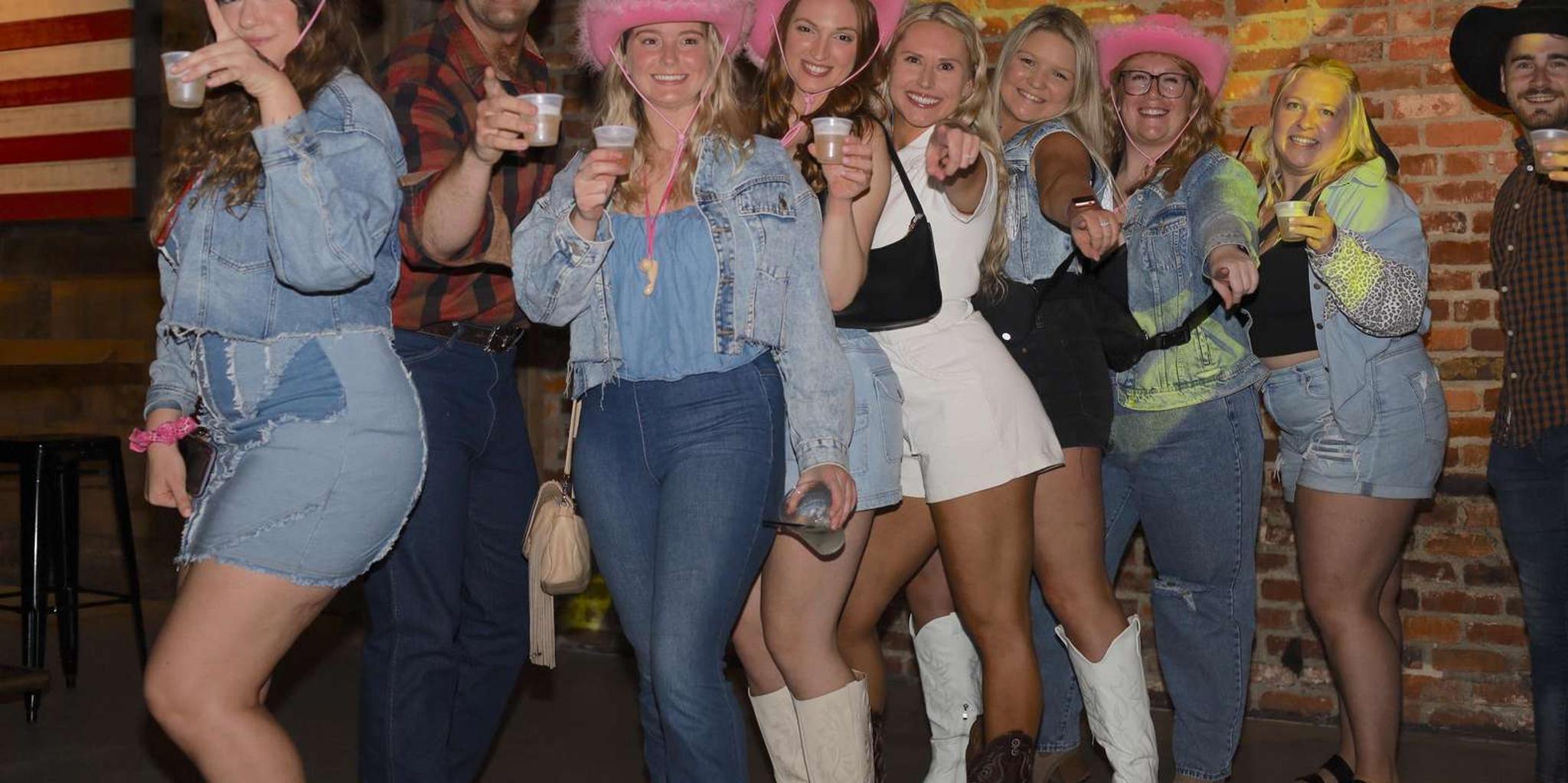 Nashville Broadway Bar Crawl - Image 2