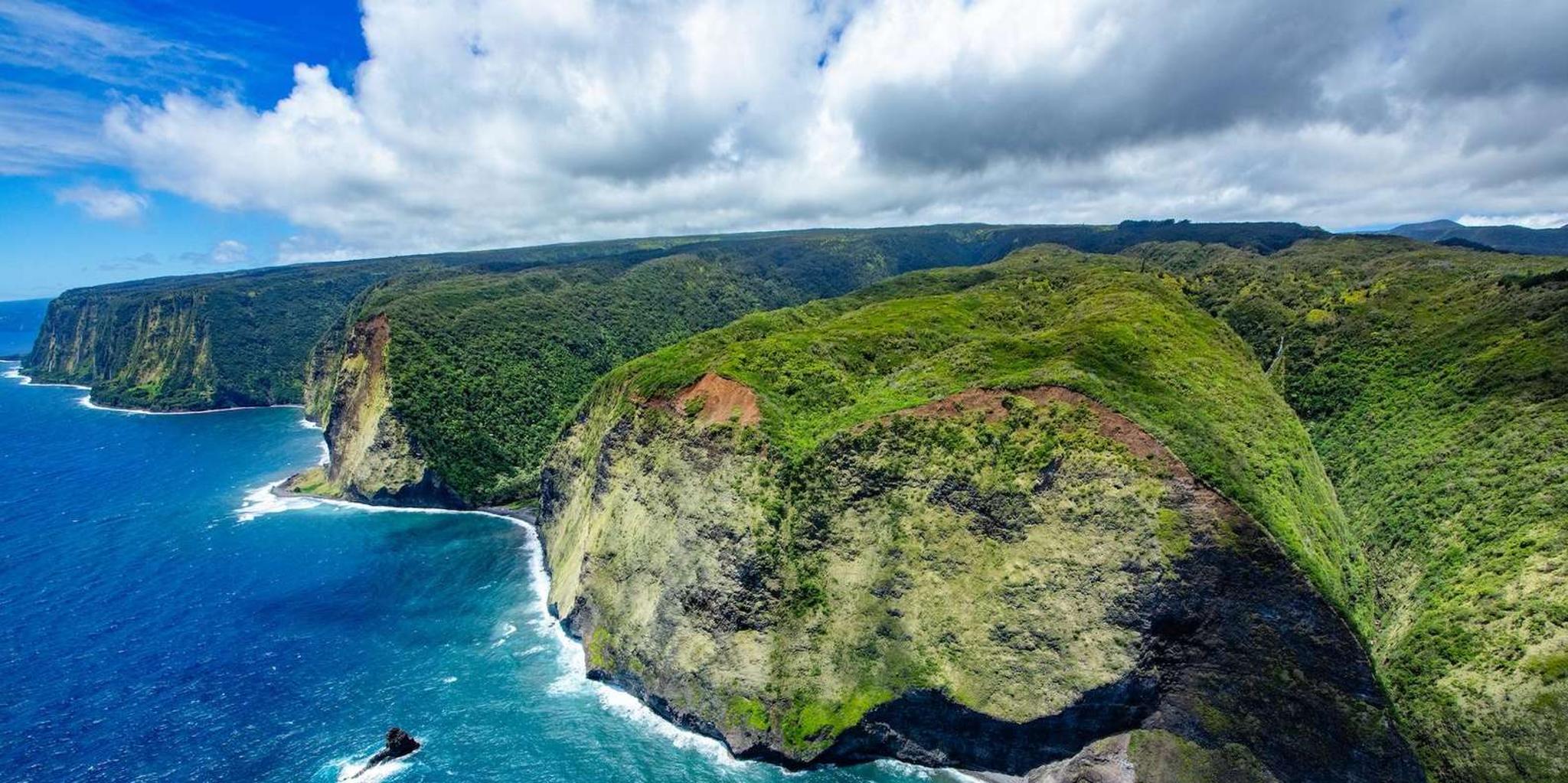 Kailua-Kona Helicopter Tour of Volcanoes and Waterfalls - Image 2